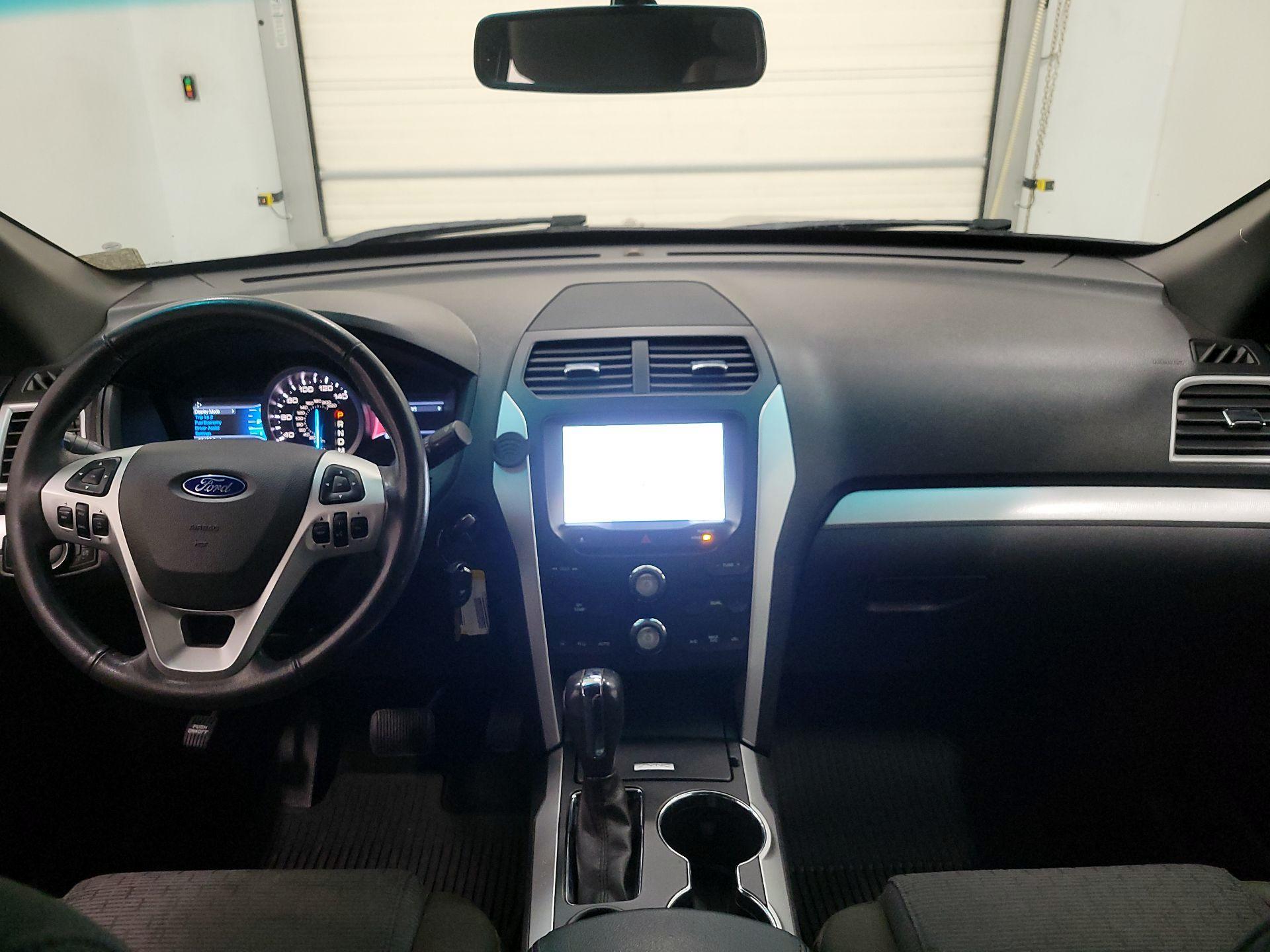 Thumbnail: 2015 Ford Explorer - 9