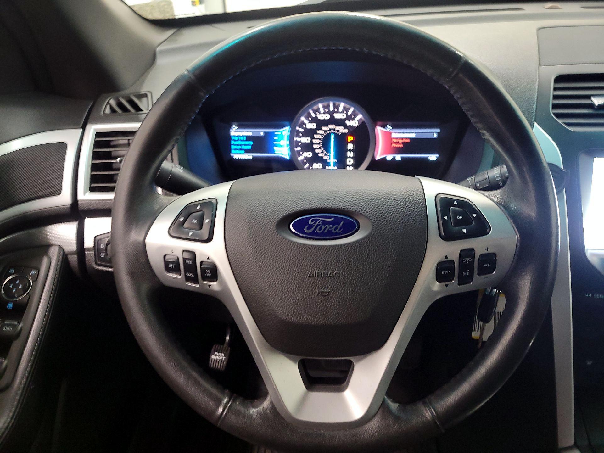 Thumbnail: 2015 Ford Explorer - 10