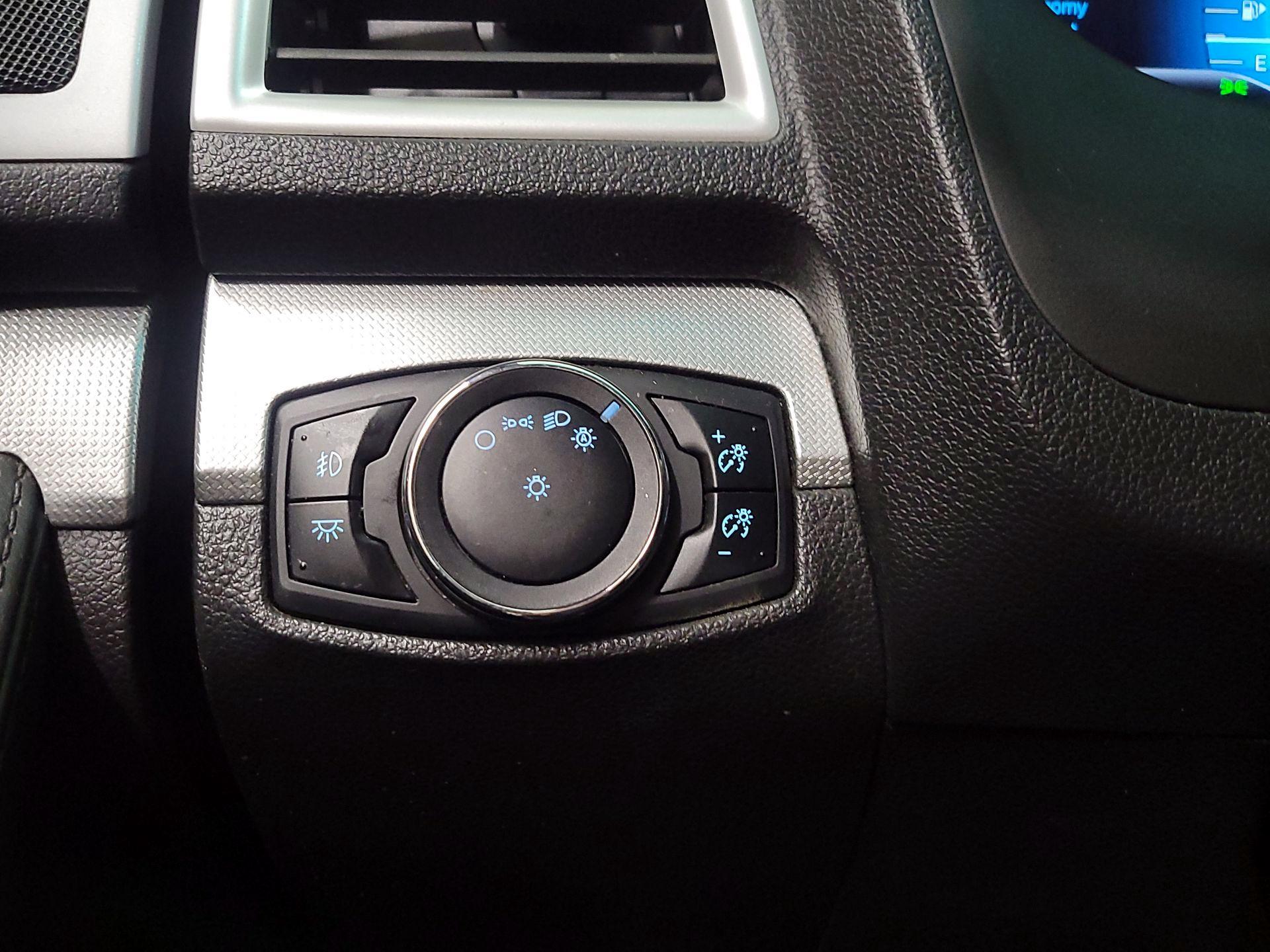 Thumbnail: 2015 Ford Explorer - 13