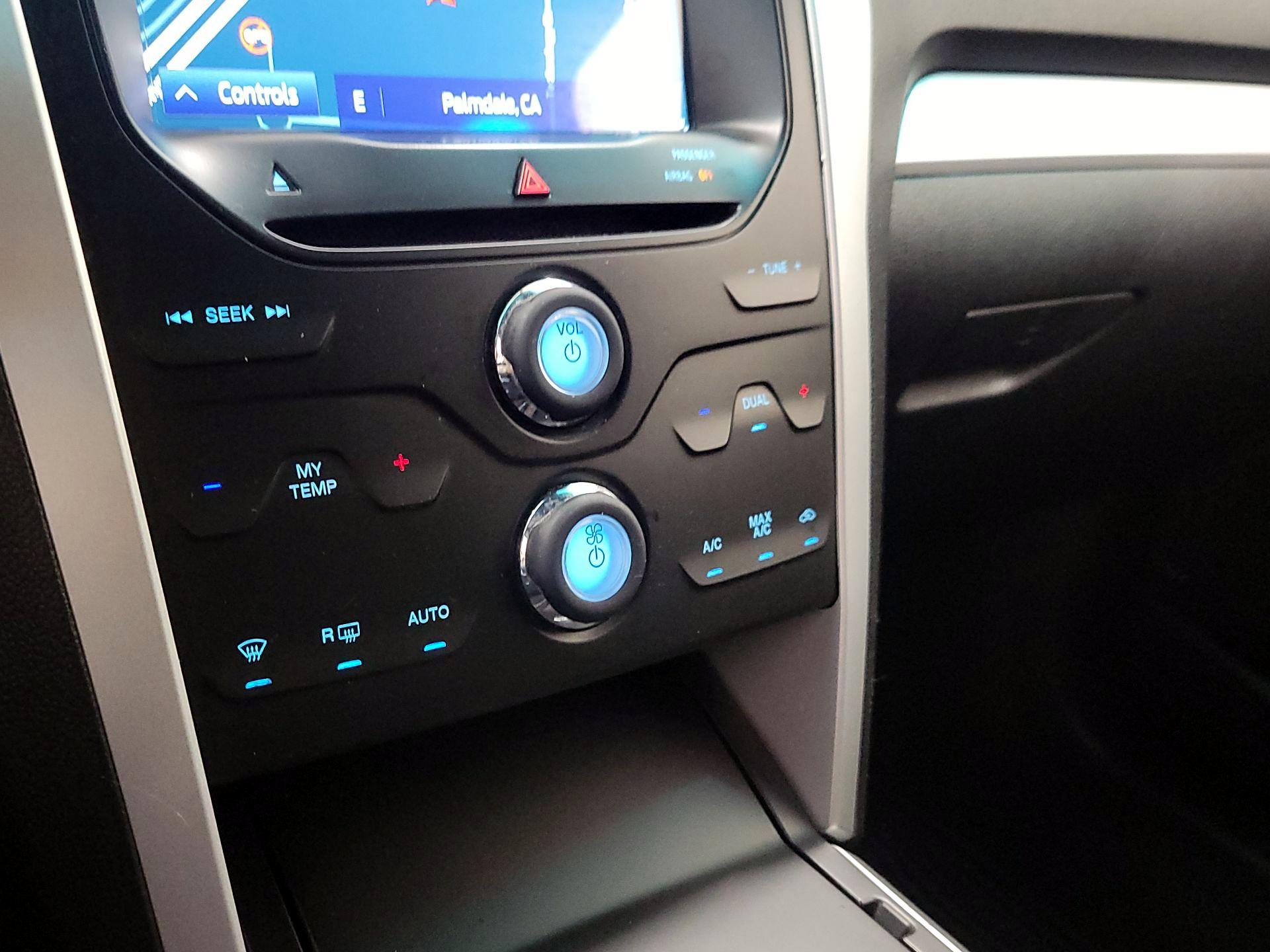 Thumbnail: 2015 Ford Explorer - 17