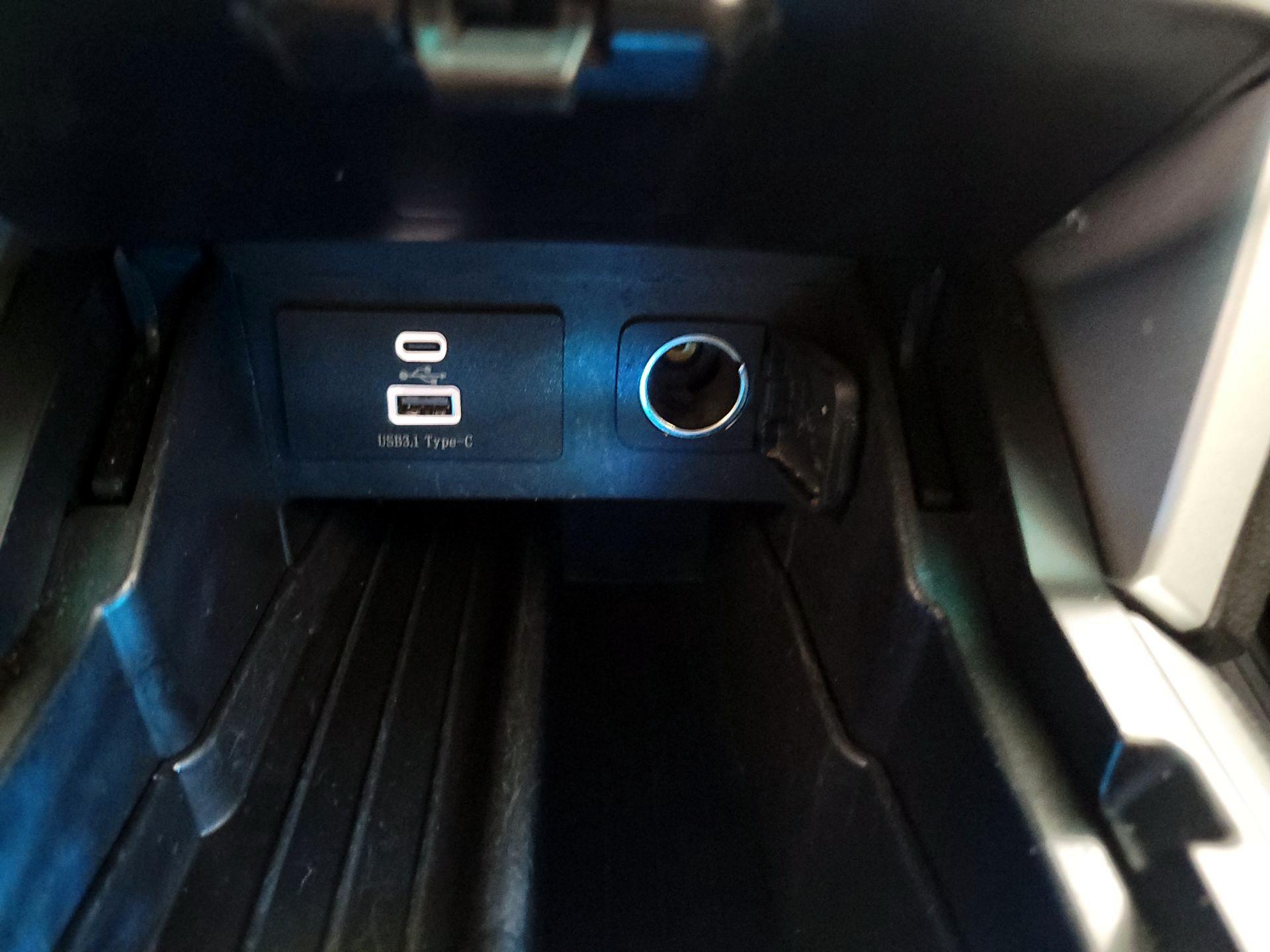 Thumbnail: 2015 Ford Explorer - 19