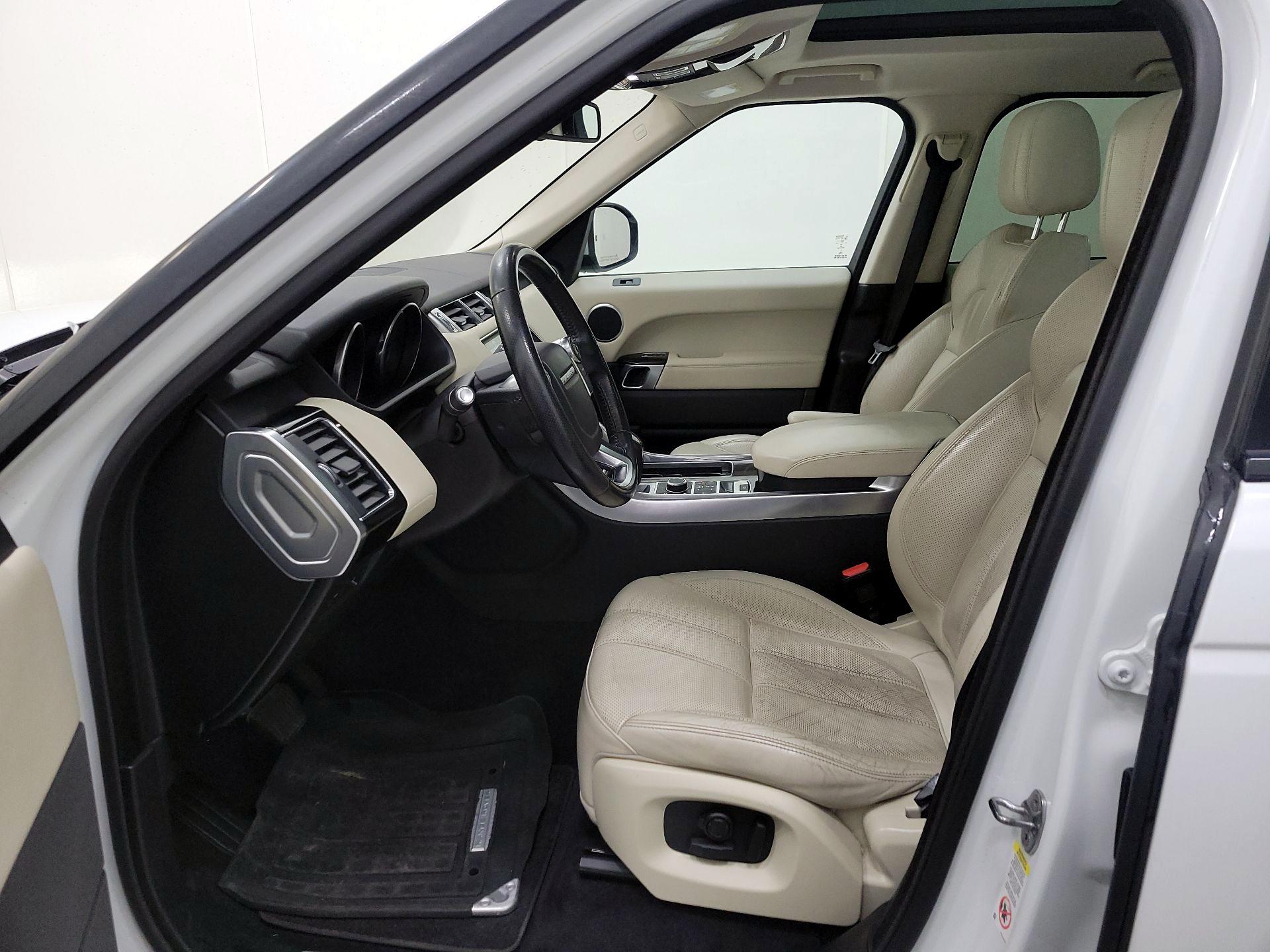 Thumbnail: 2016 Land Rover Range Rover Sport - 11