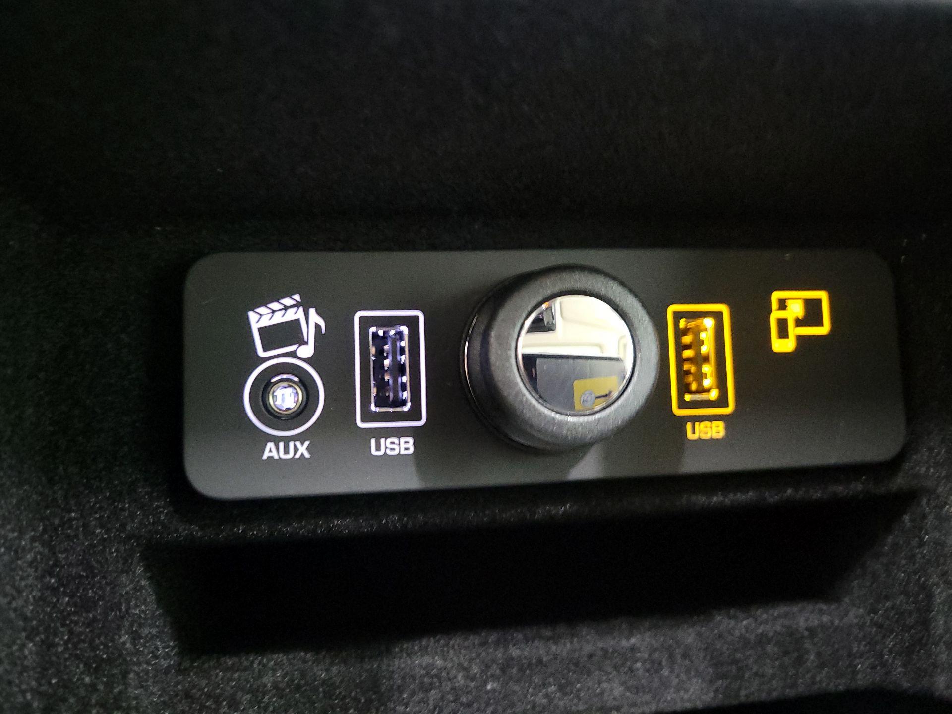 Thumbnail: 2016 Land Rover Range Rover Sport - 19