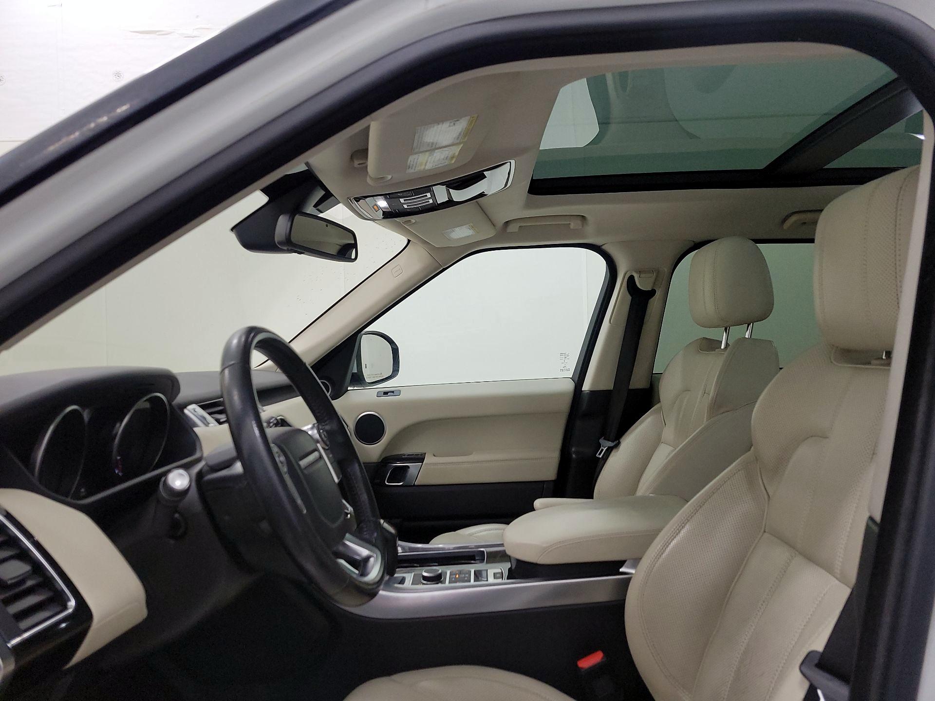 Thumbnail: 2016 Land Rover Range Rover Sport - 20