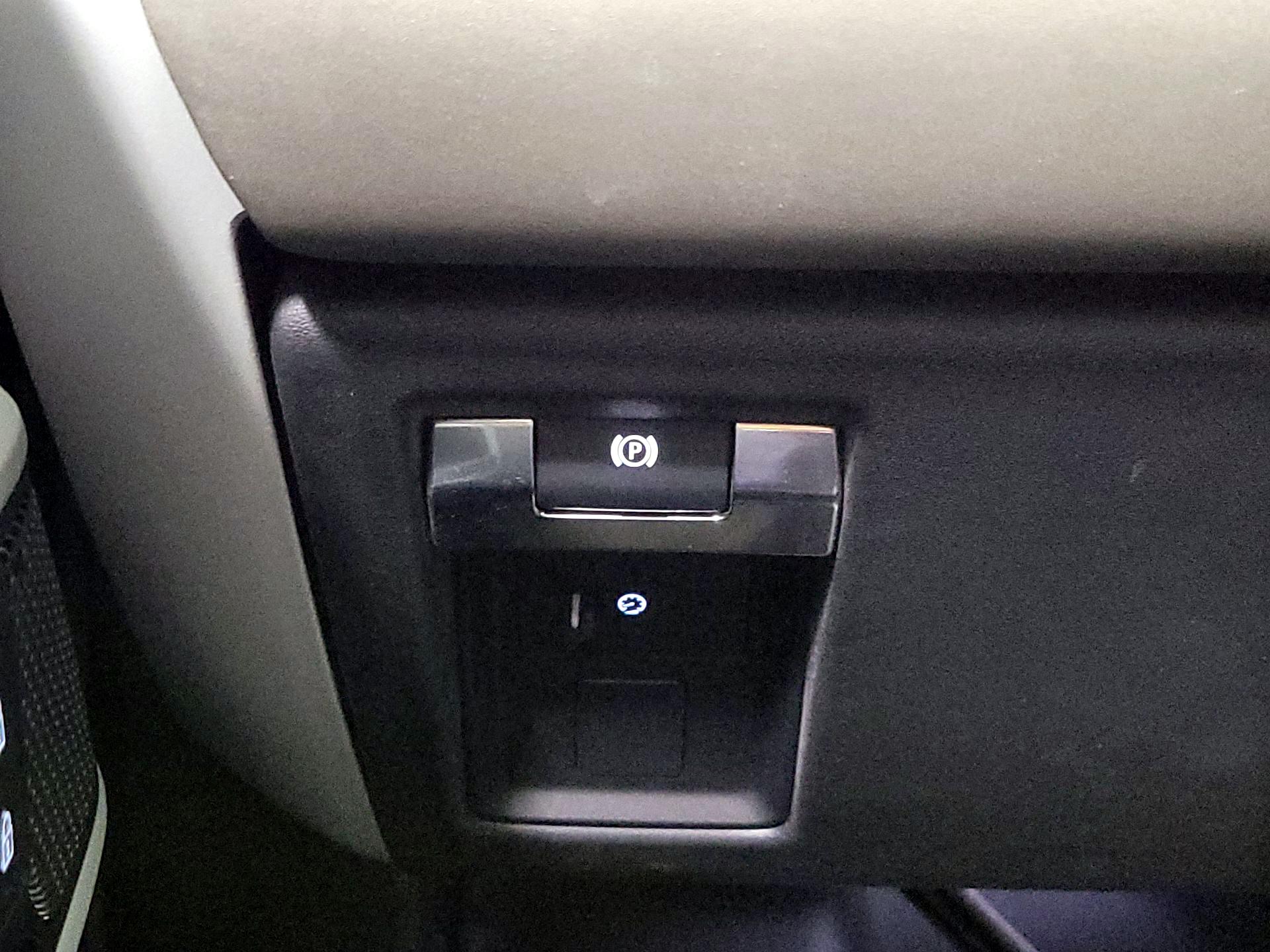 Thumbnail: 2023 Land Rover Defender - 13