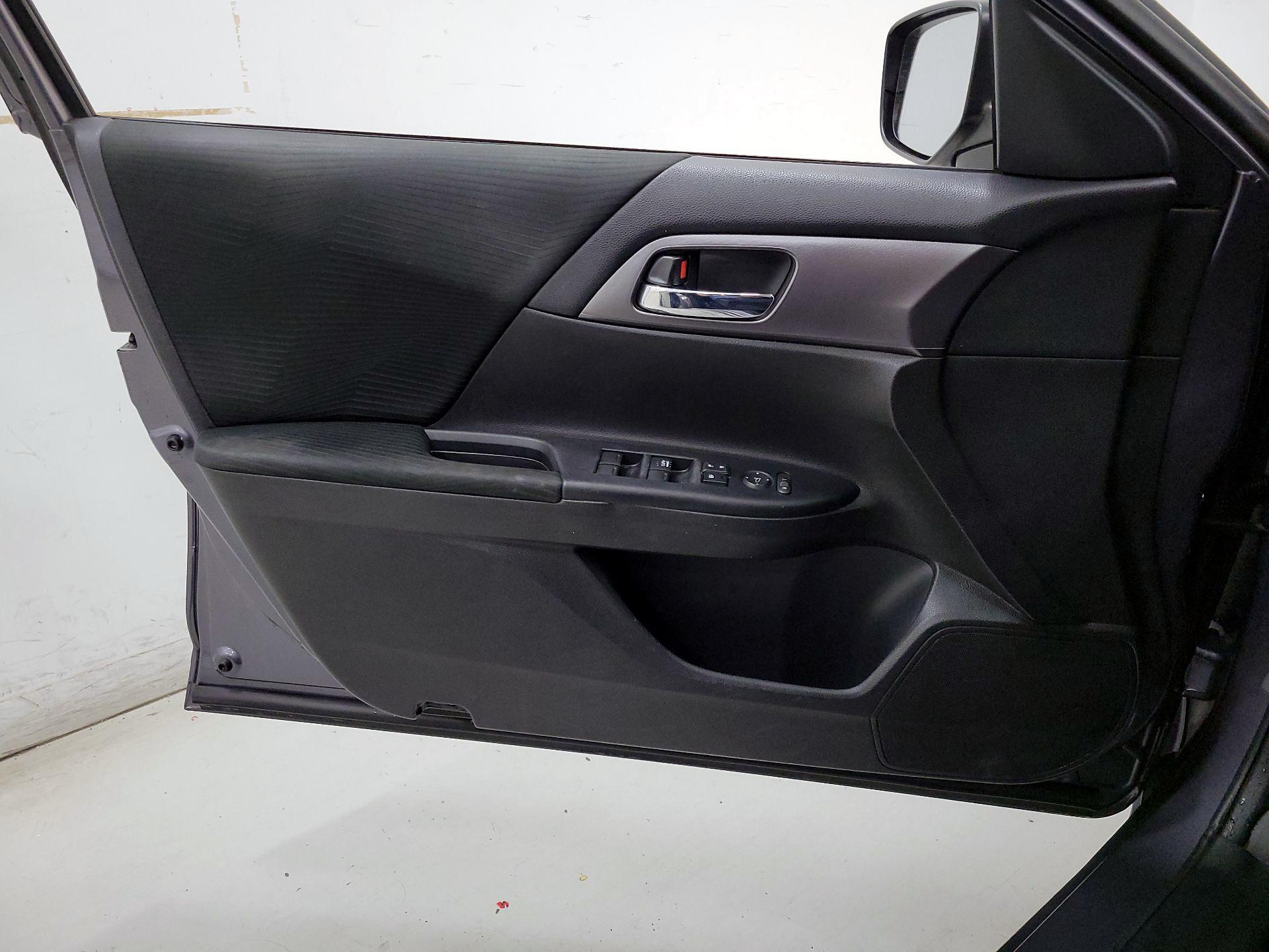 Thumbnail: 2015 Honda Accord - 12