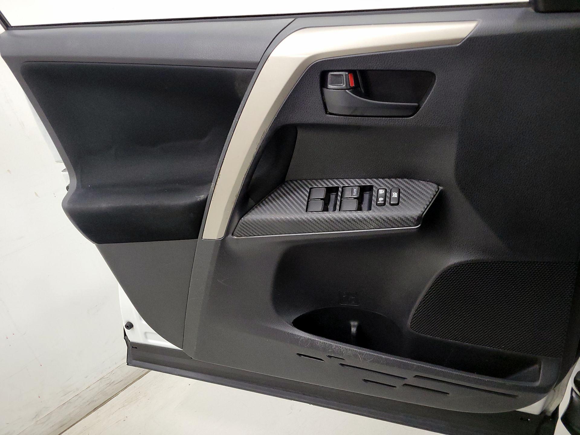 Thumbnail: 2014 Toyota RAV4 - 12