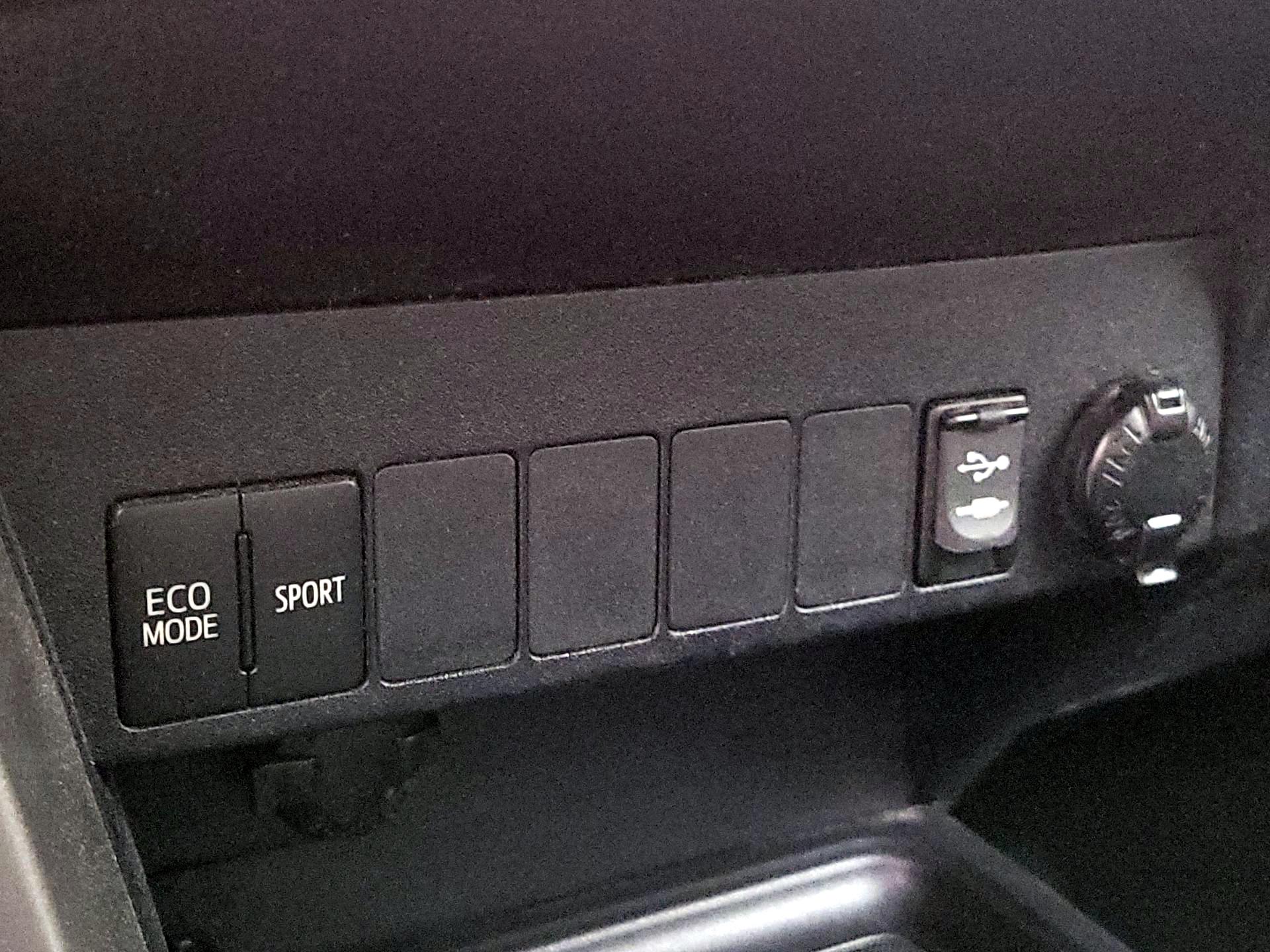 Thumbnail: 2014 Toyota RAV4 - 18