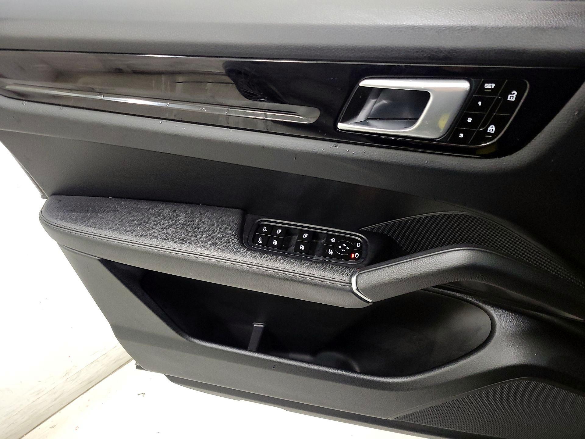 Thumbnail: 2020 Porsche Cayenne - 12