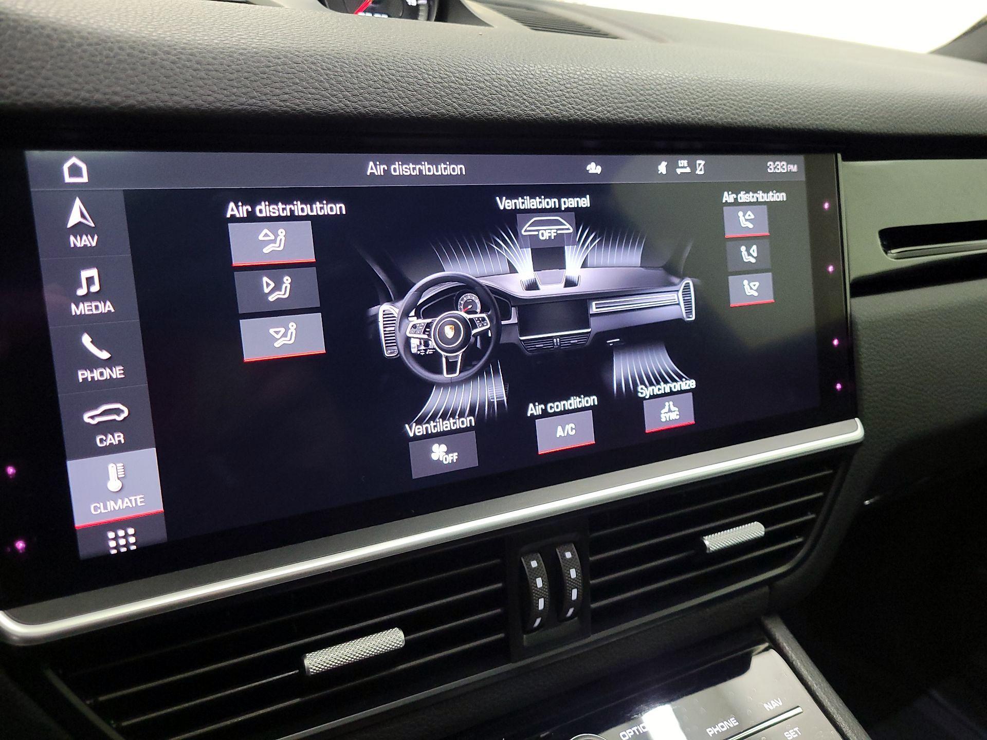 Thumbnail: 2020 Porsche Cayenne - 16