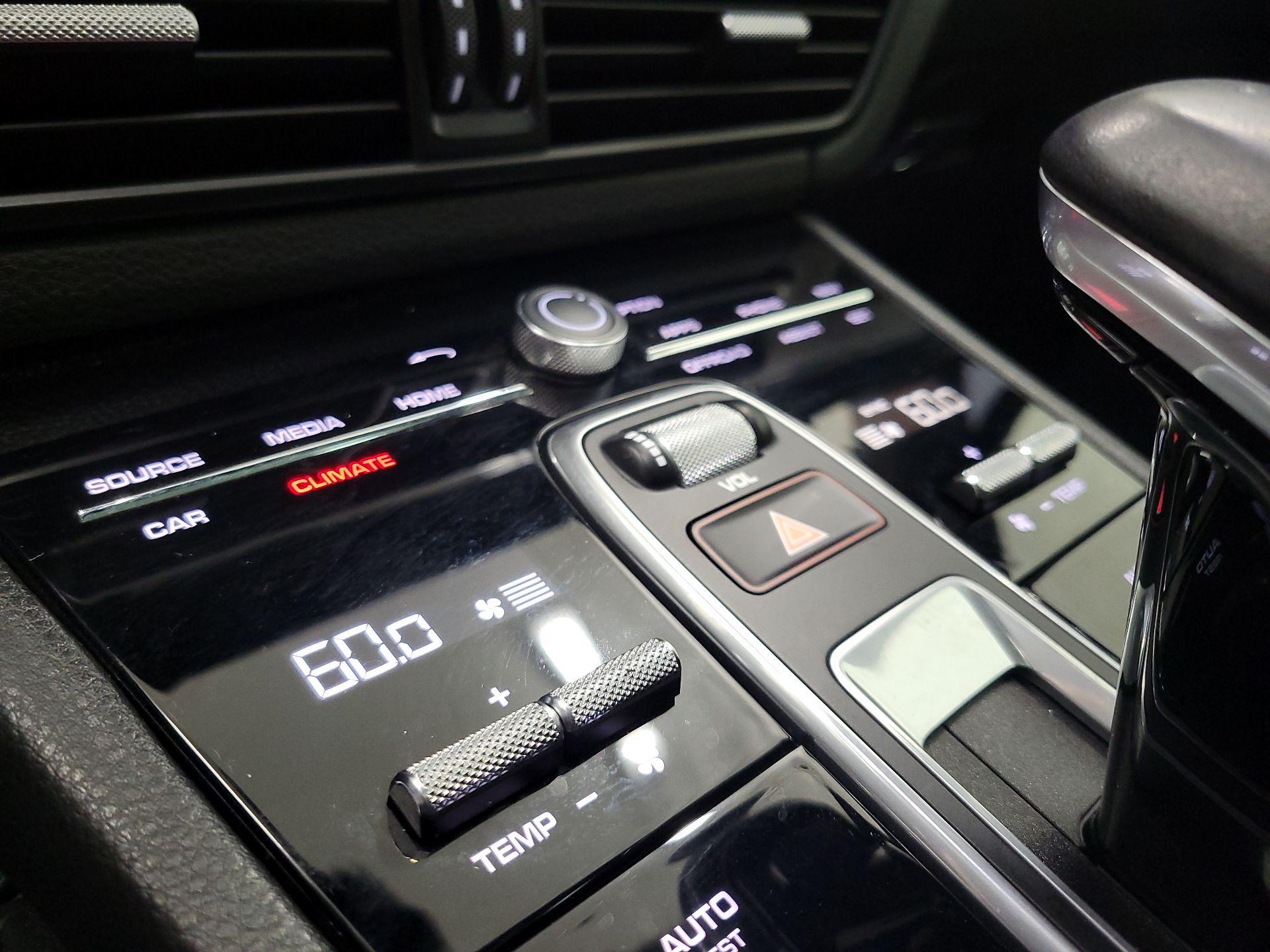 Thumbnail: 2020 Porsche Cayenne - 17