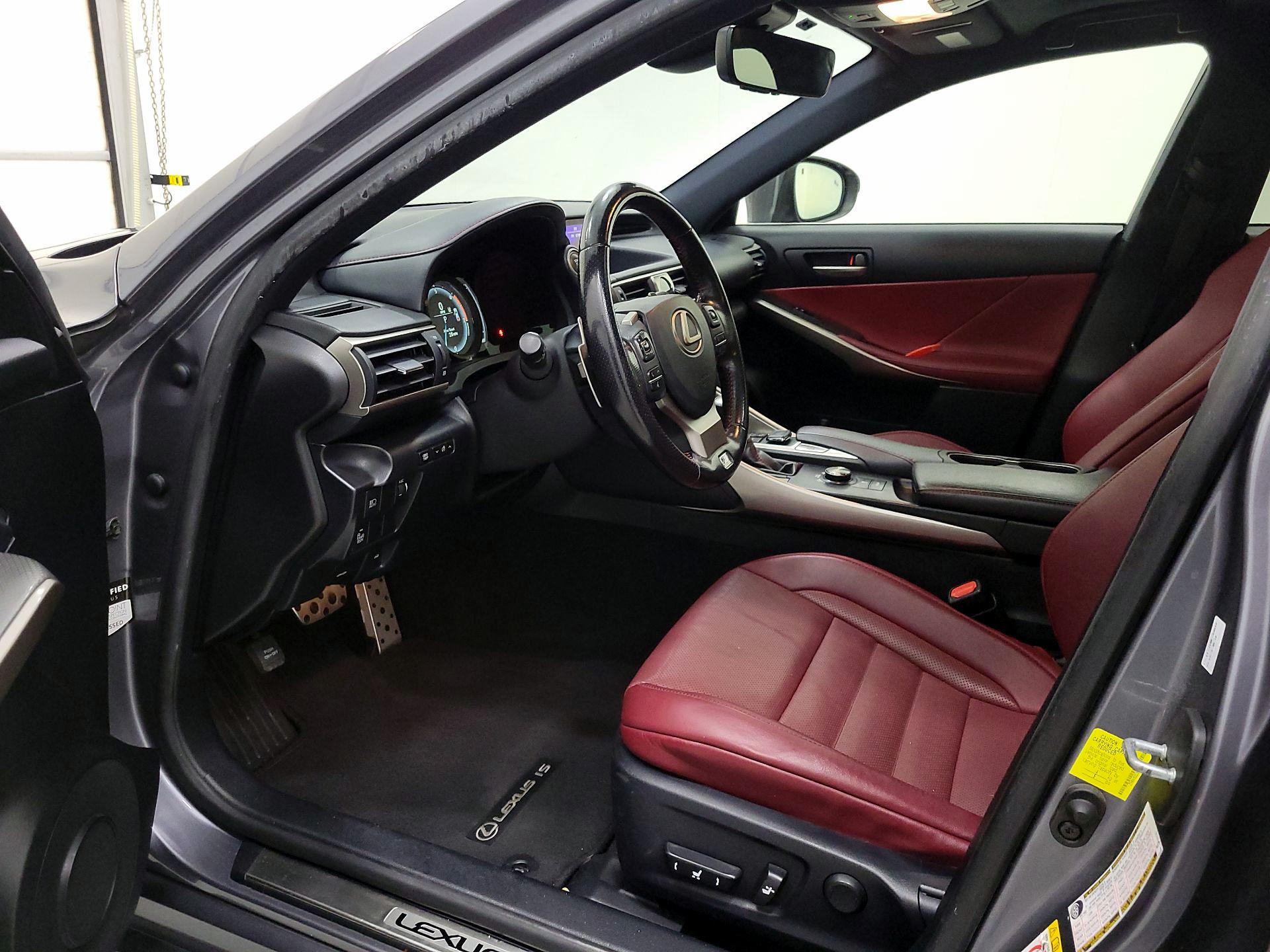 Thumbnail: 2018 Lexus IS - 11