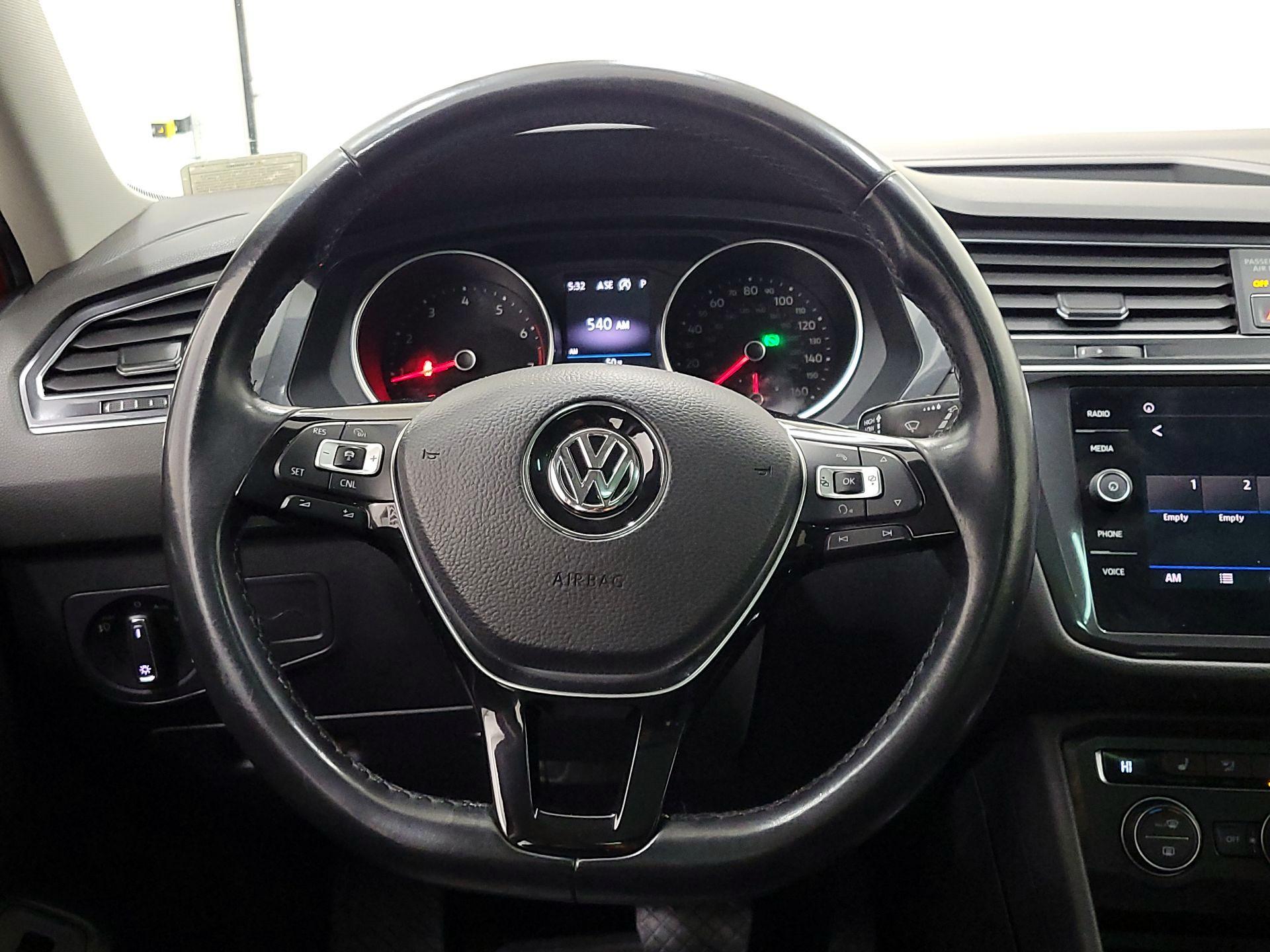 Thumbnail: 2018 Volkswagen Tiguan - 10