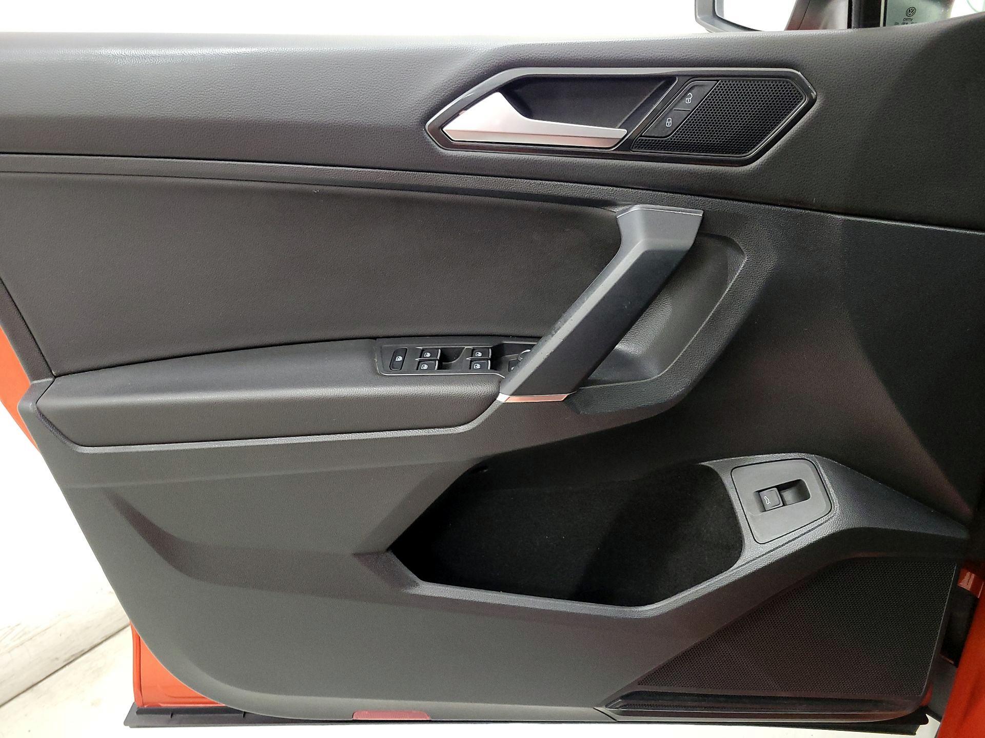 Thumbnail: 2018 Volkswagen Tiguan - 12