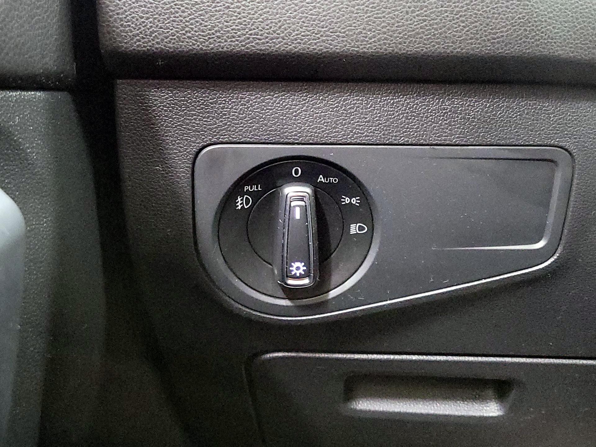 Thumbnail: 2018 Volkswagen Tiguan - 13