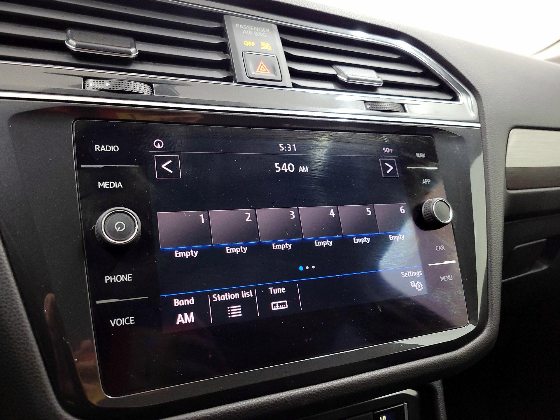 Thumbnail: 2018 Volkswagen Tiguan - 15