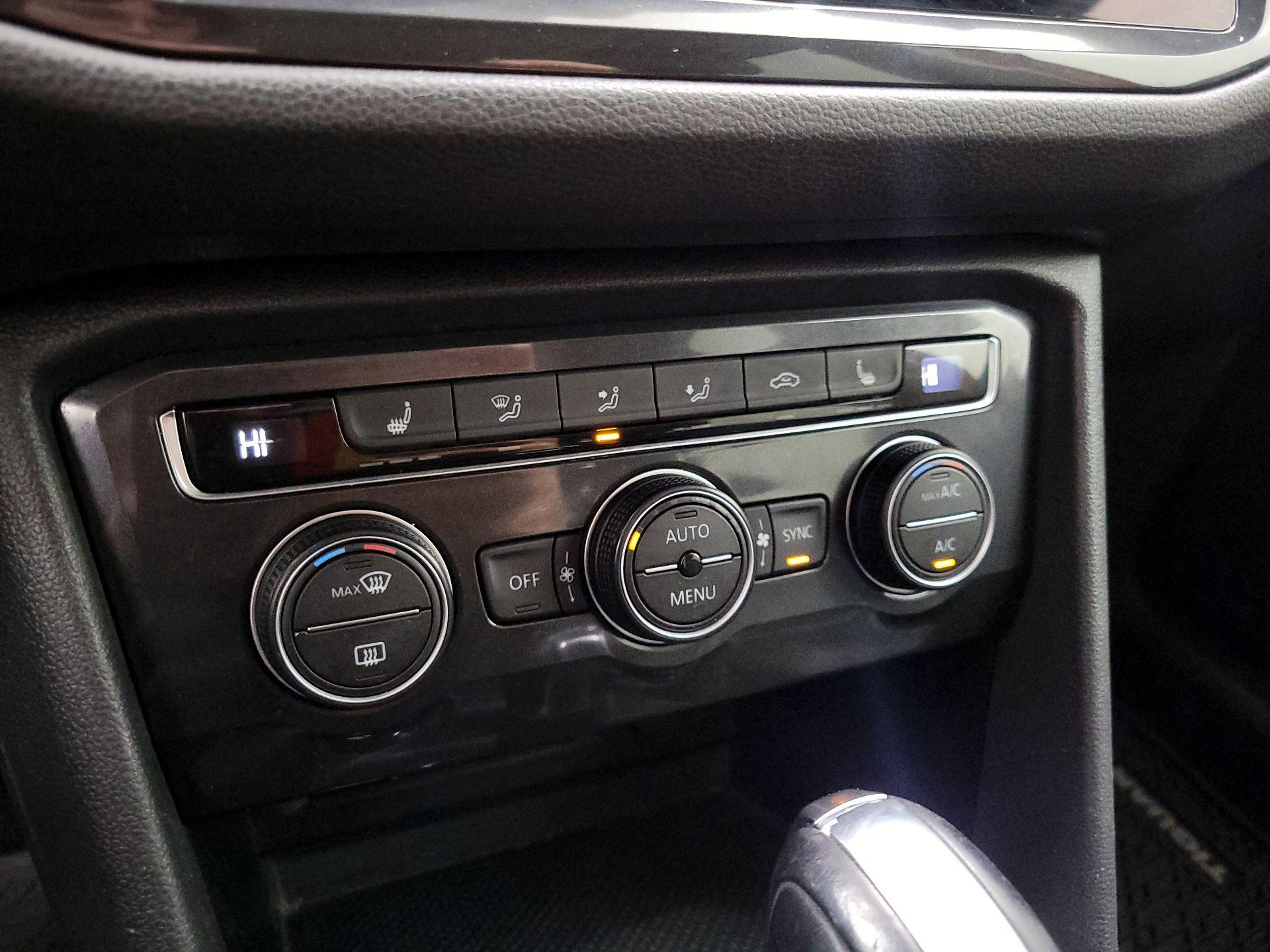 Thumbnail: 2018 Volkswagen Tiguan - 16