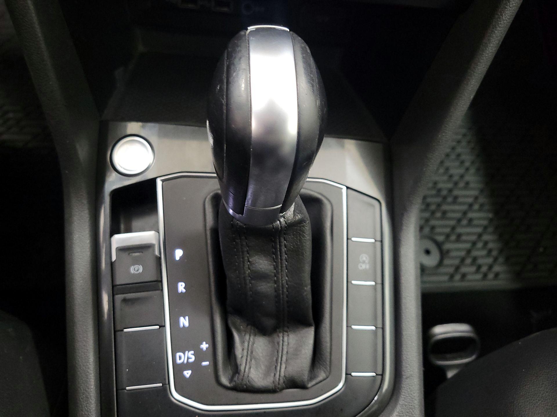 Thumbnail: 2018 Volkswagen Tiguan - 17