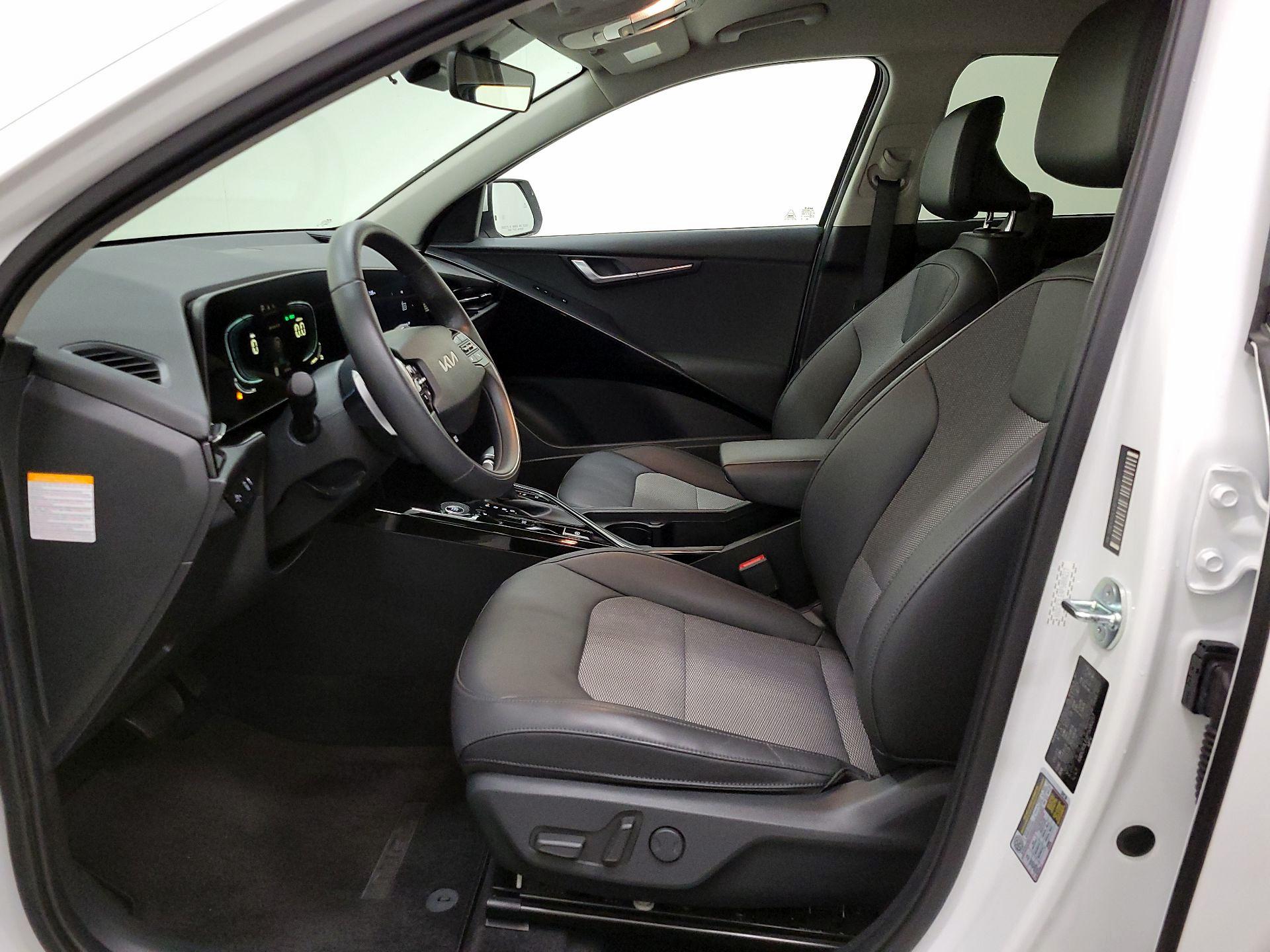 Thumbnail: 2023 Kia Niro - 11