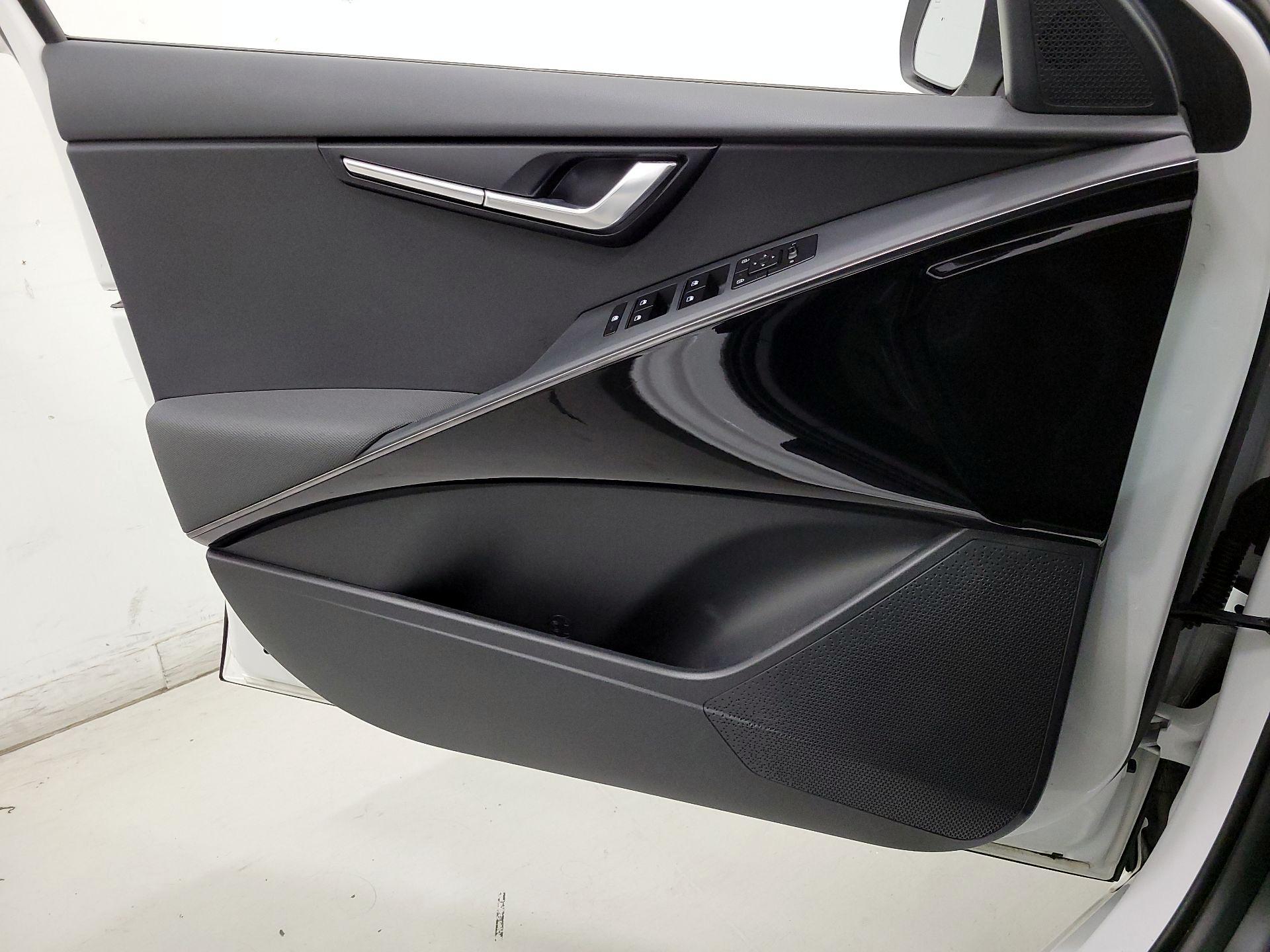 Thumbnail: 2023 Kia Niro - 12