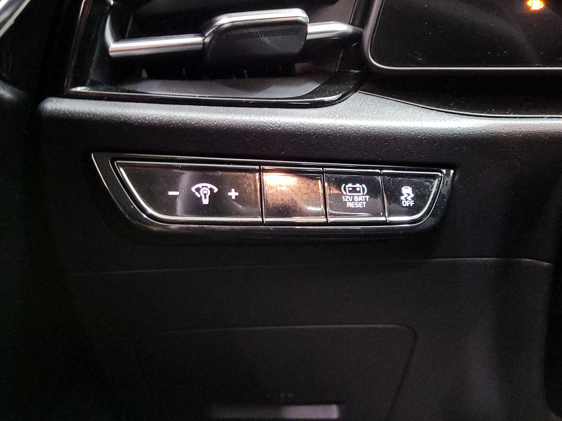 Thumbnail: 2023 Kia Niro - 13