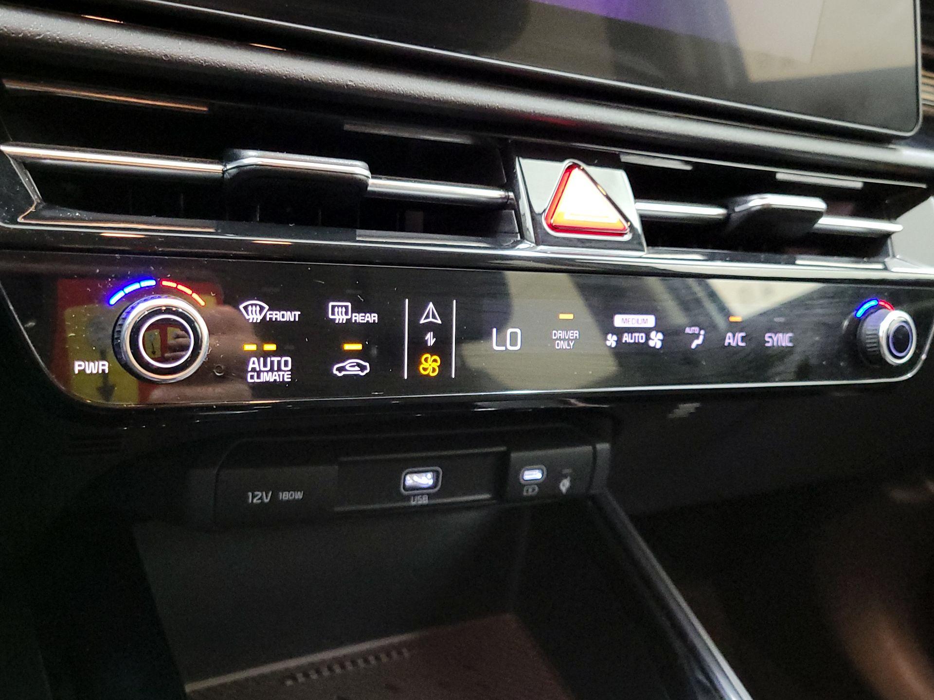 Thumbnail: 2023 Kia Niro - 17