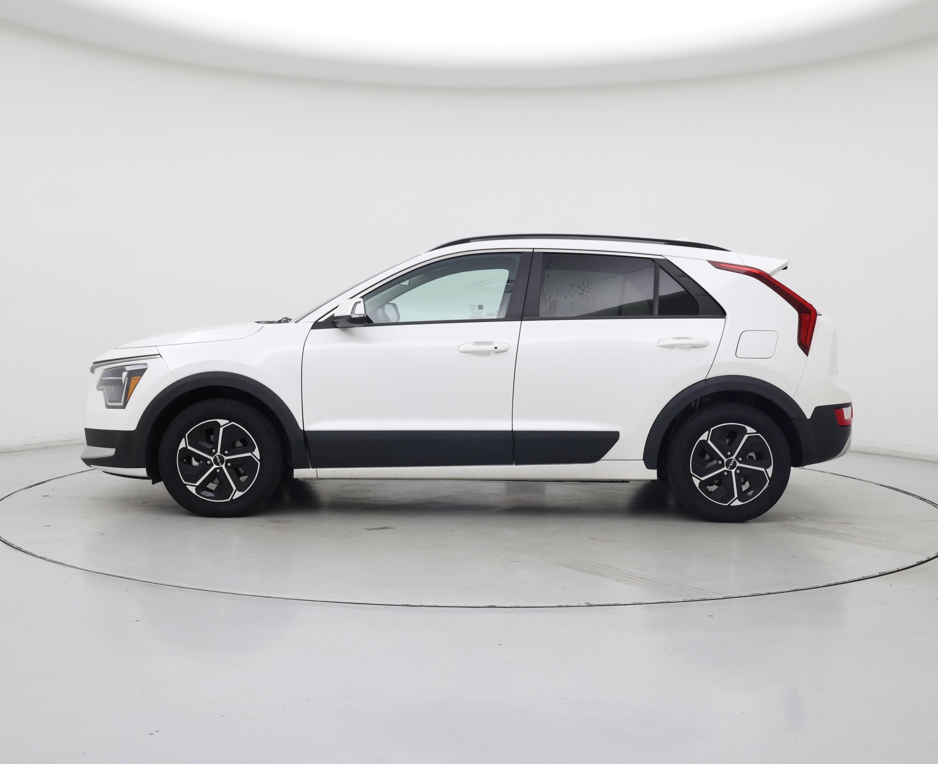 Thumbnail: 2023 Kia Niro - 3