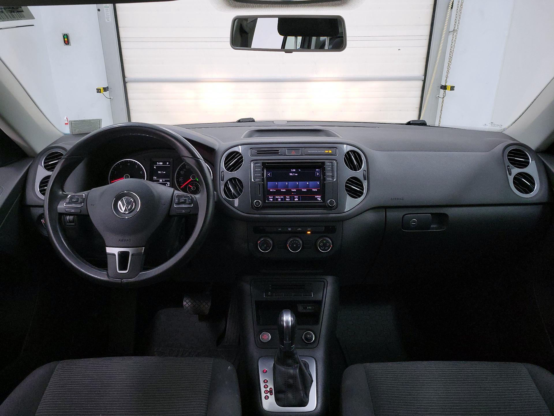 Thumbnail: 2018 Volkswagen Tiguan - 9