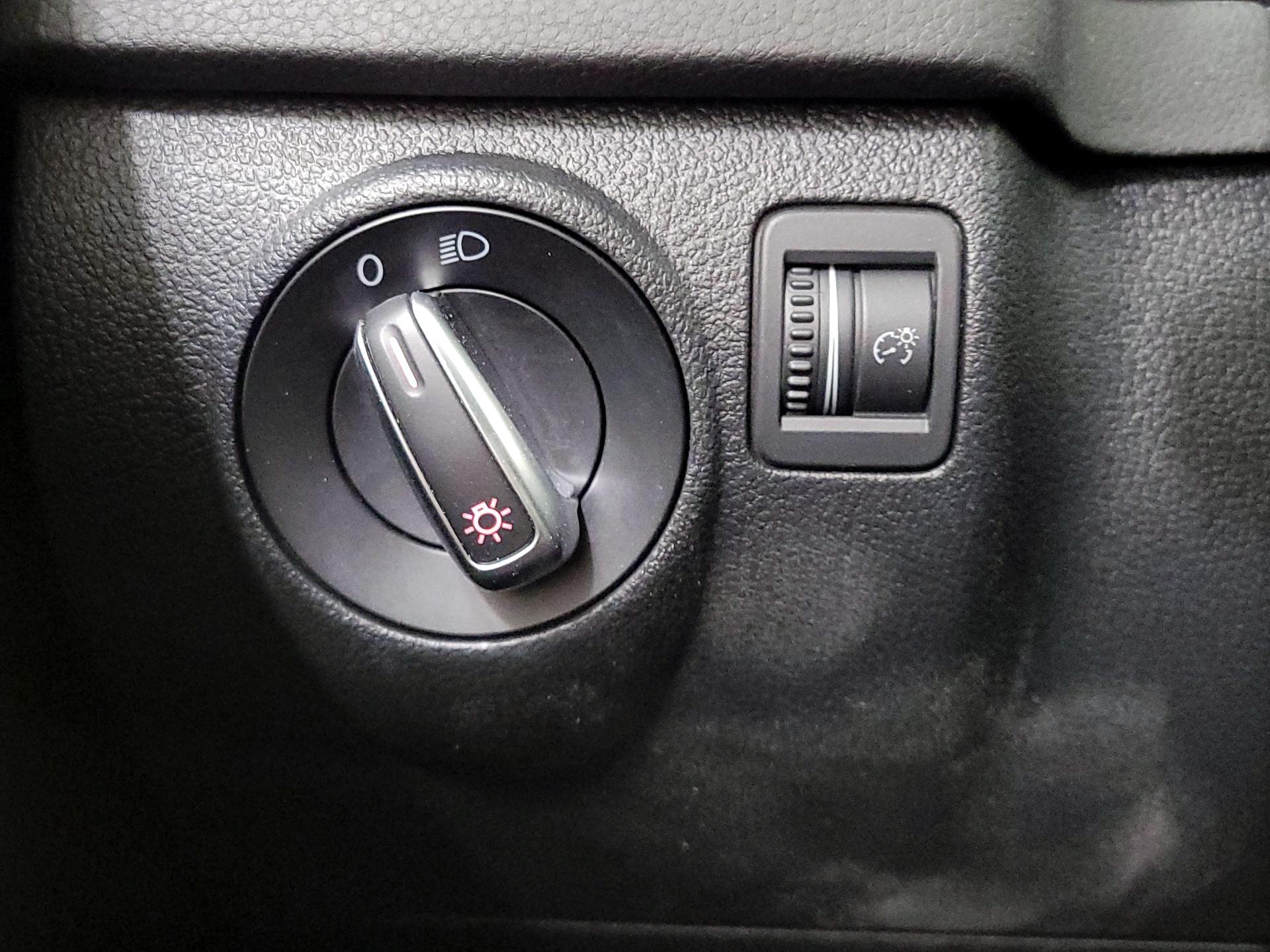 Thumbnail: 2018 Volkswagen Tiguan - 13