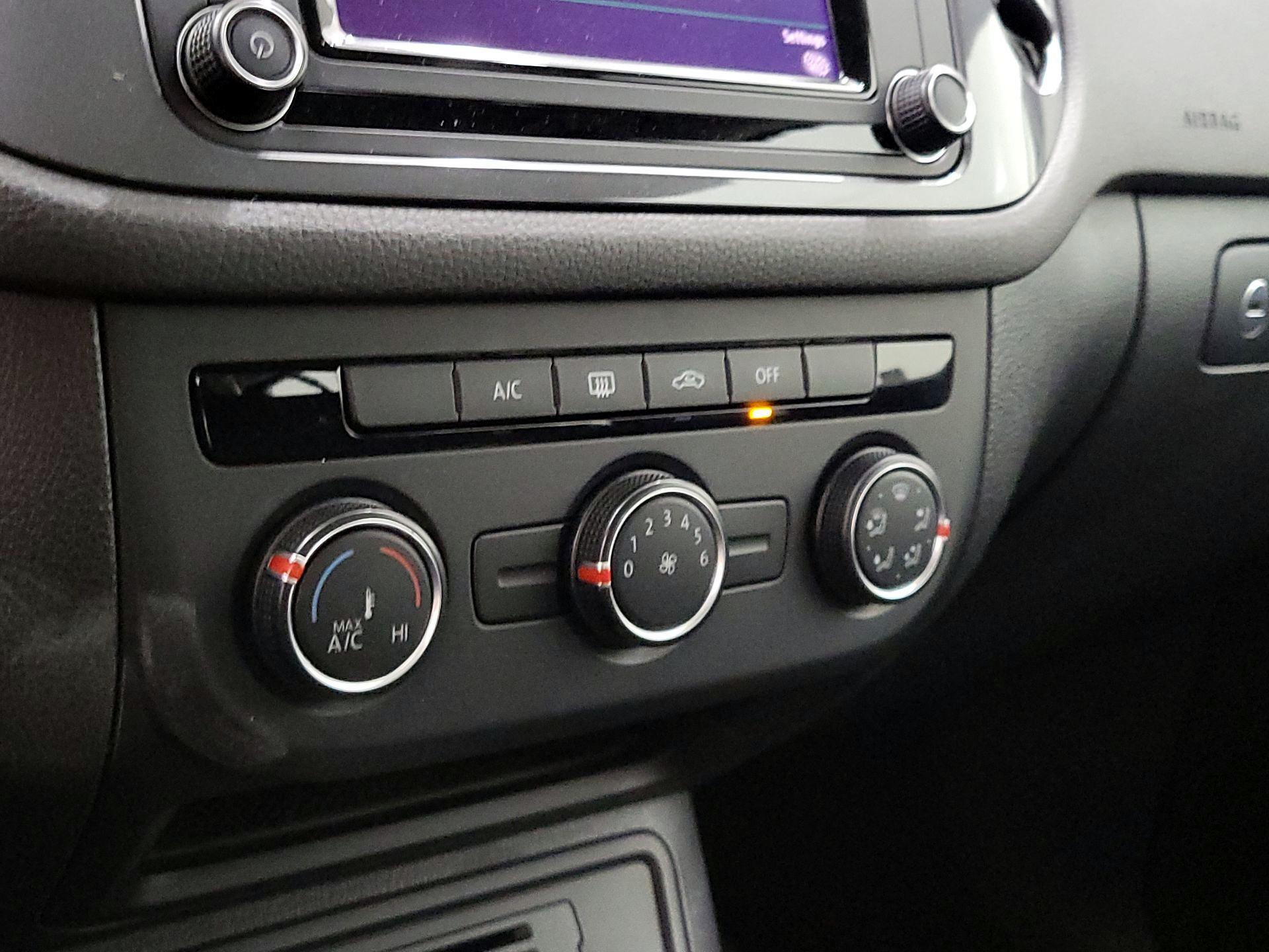 Thumbnail: 2018 Volkswagen Tiguan - 16