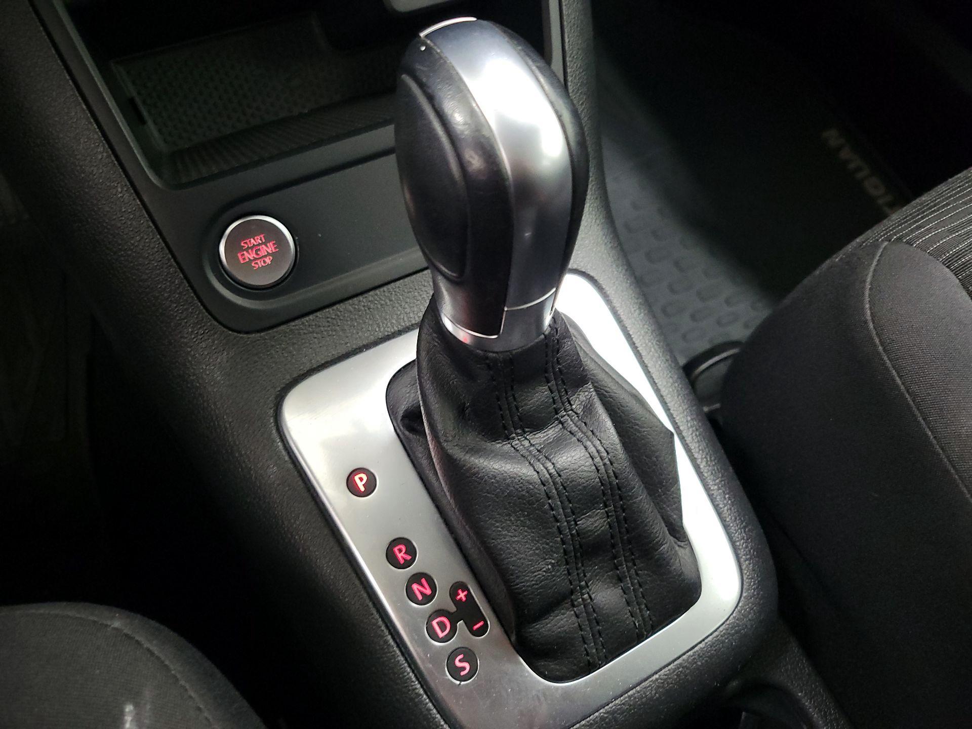 Thumbnail: 2018 Volkswagen Tiguan - 17