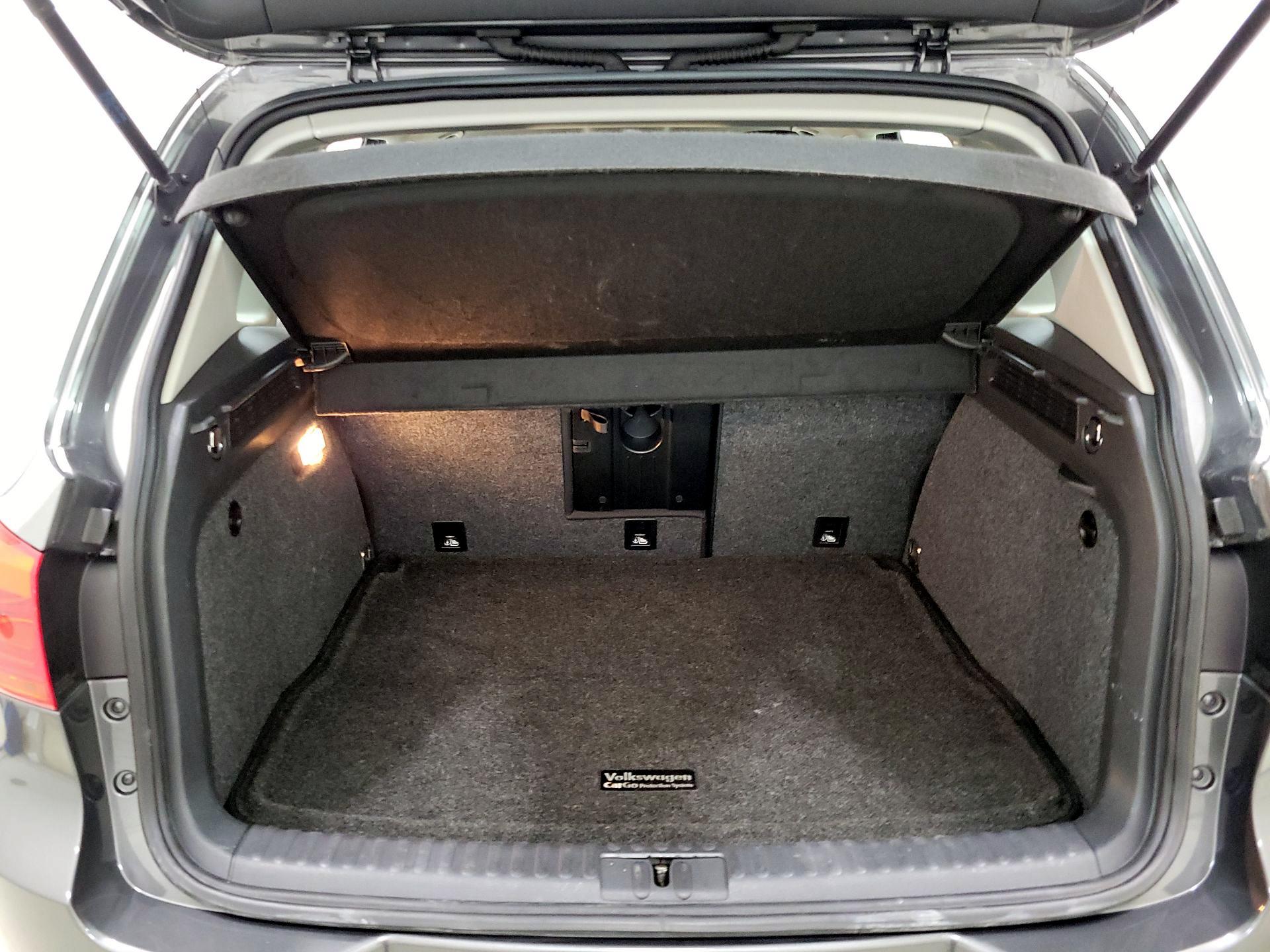 Thumbnail: 2018 Volkswagen Tiguan - 20