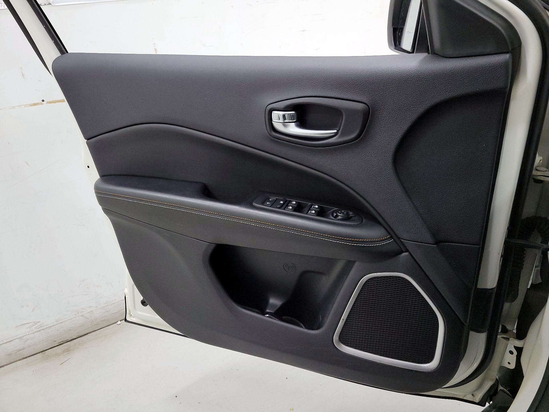 Thumbnail: 2020 Jeep Compass - 12