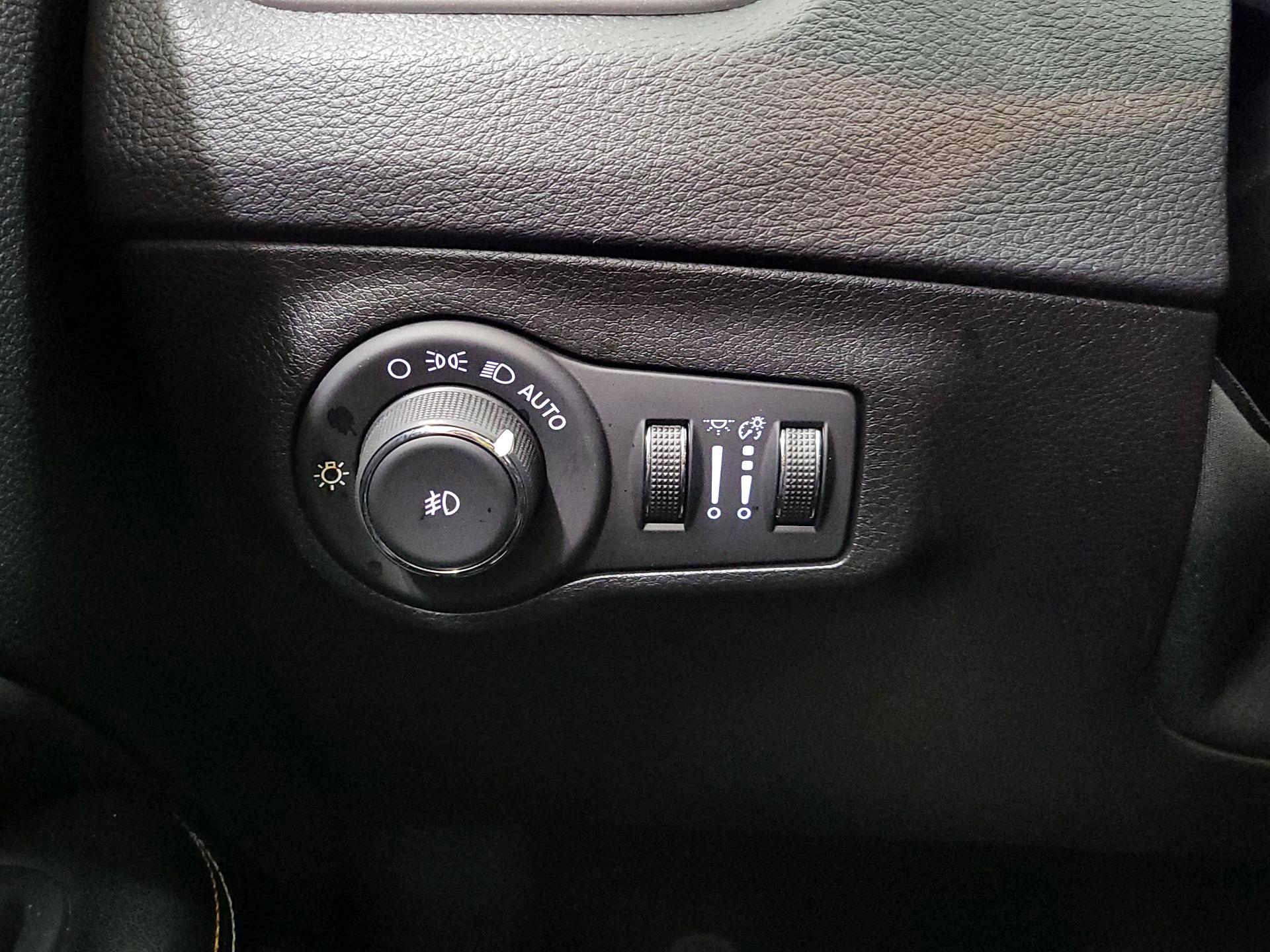 Thumbnail: 2020 Jeep Compass - 13