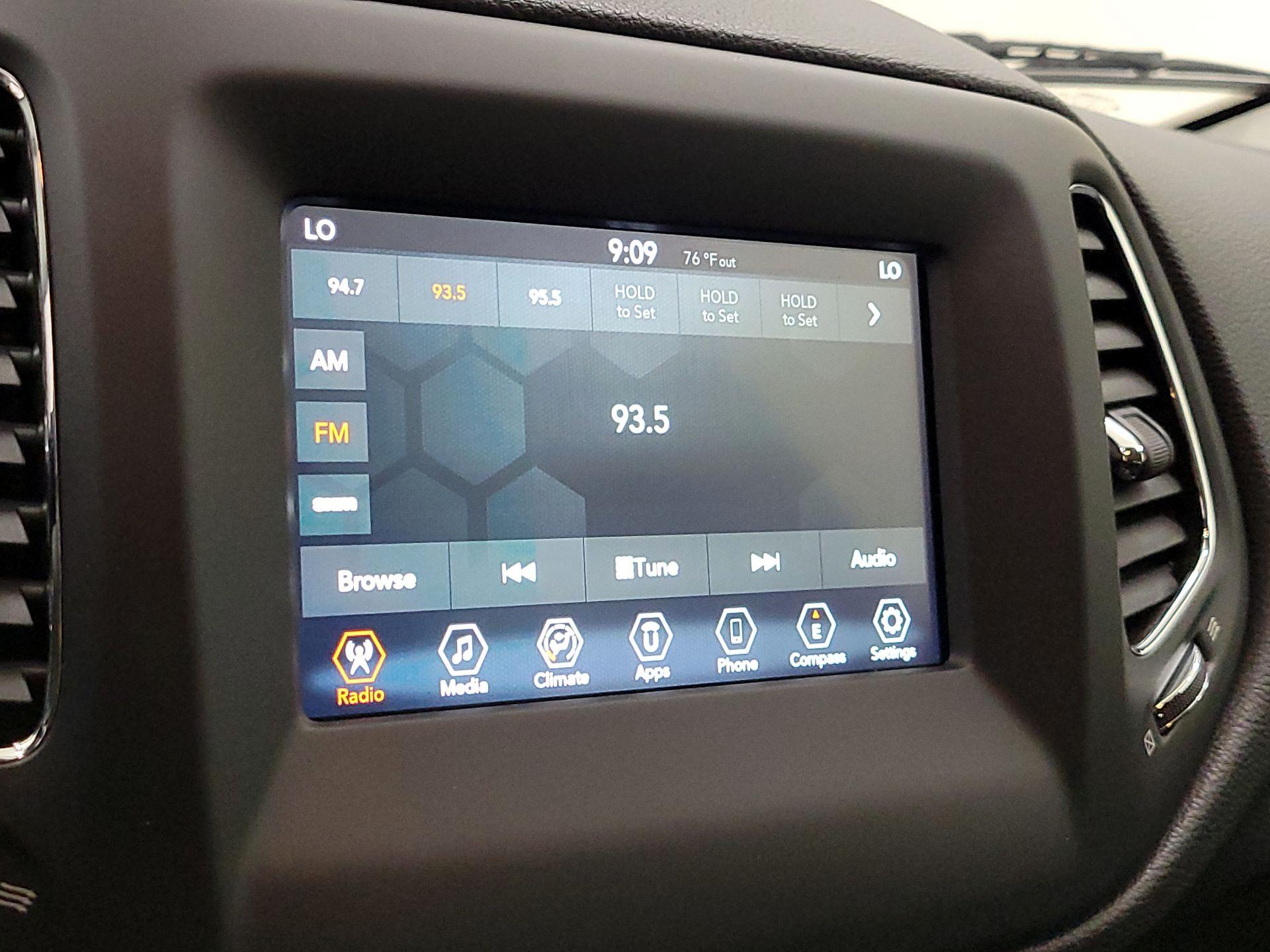 Thumbnail: 2020 Jeep Compass - 15