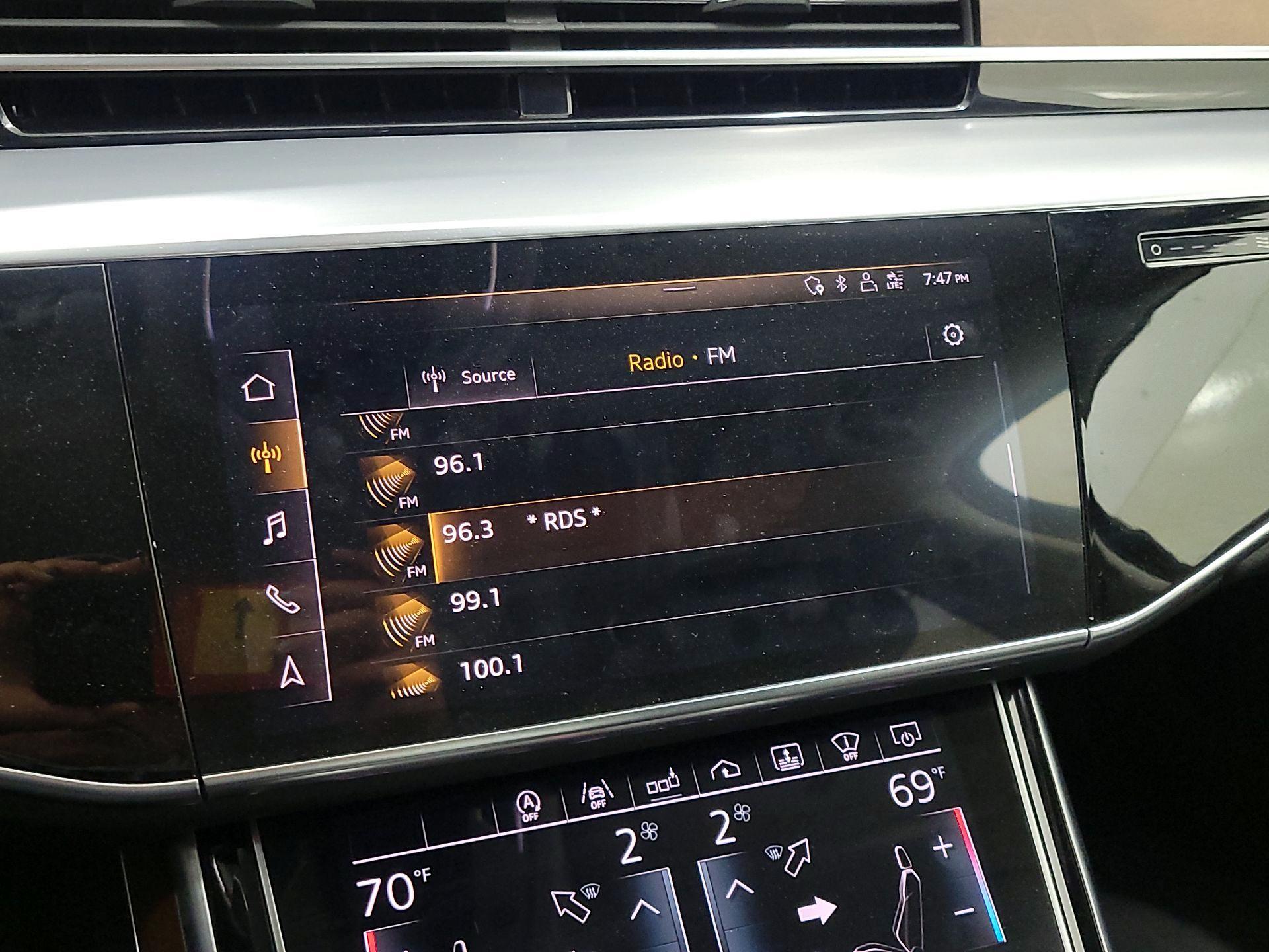 Thumbnail: 2019 Audi A8 - 16