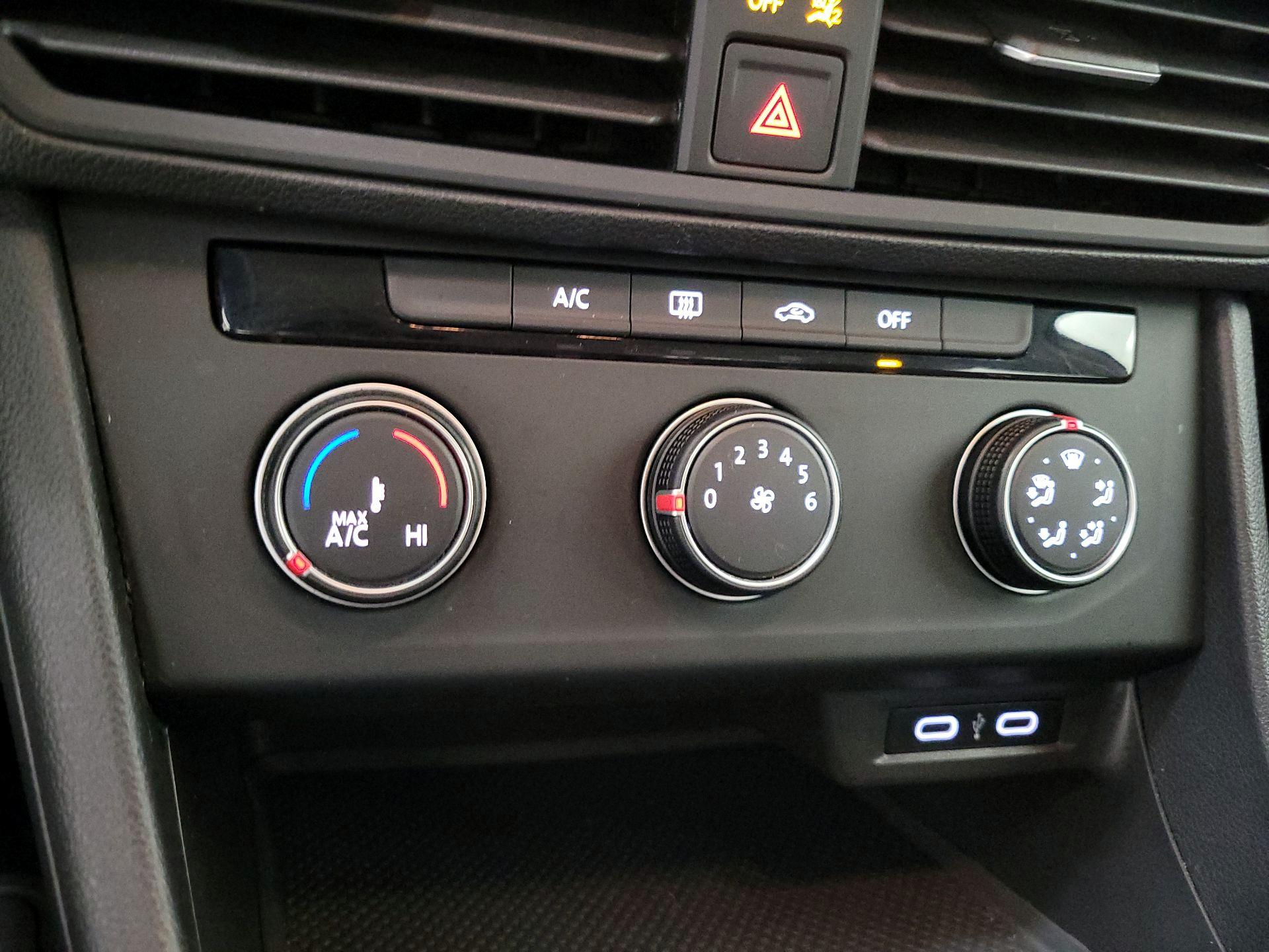 Thumbnail: 2021 Volkswagen Jetta - 16