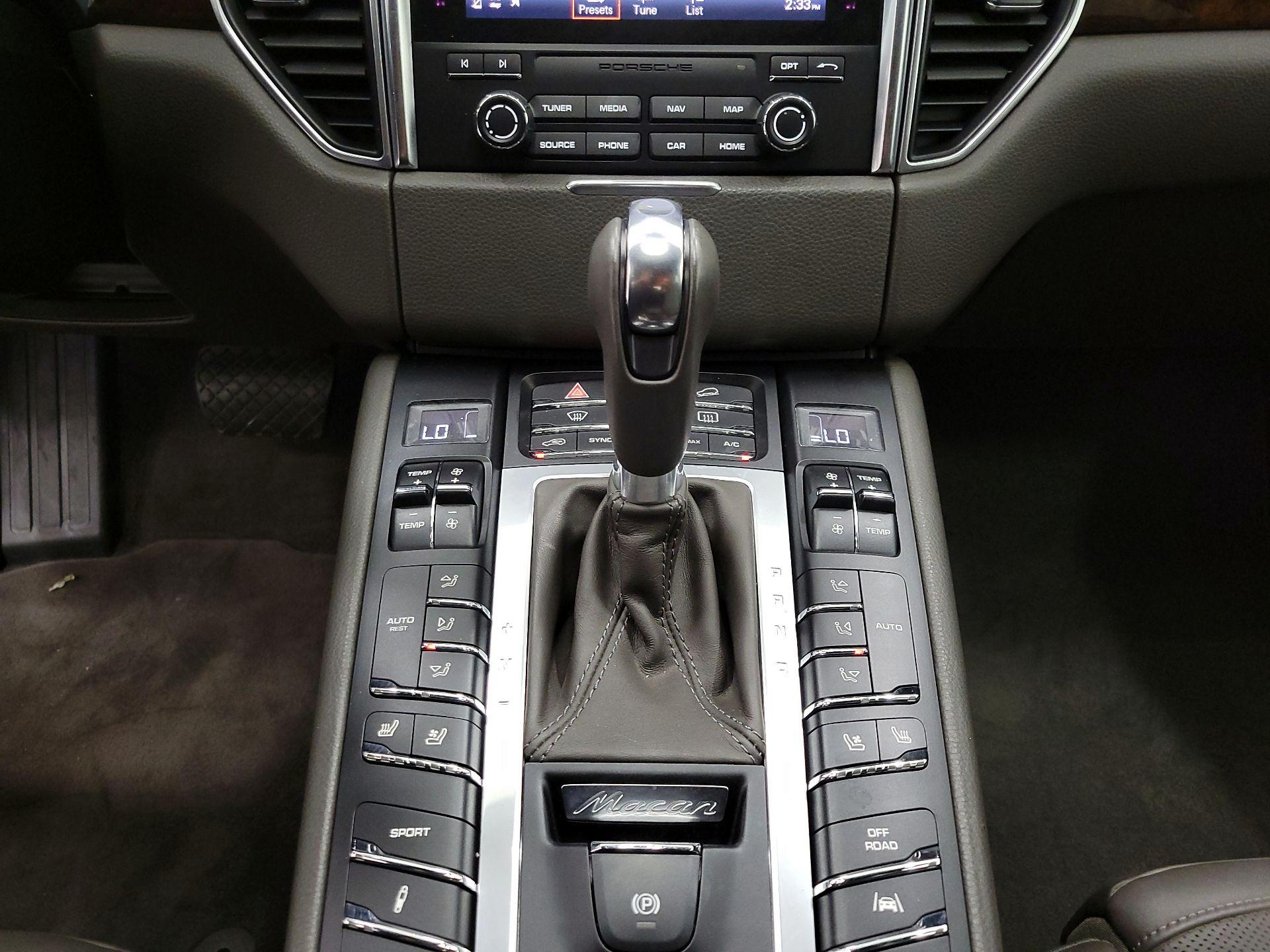 Thumbnail: 2018 Porsche Macan - 18