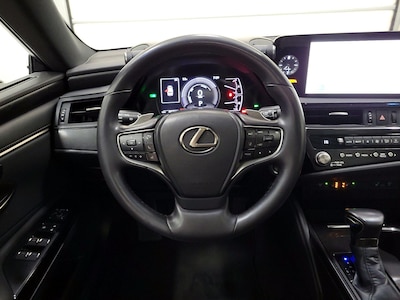 Steering Wheel & Instrument Cluster (On)