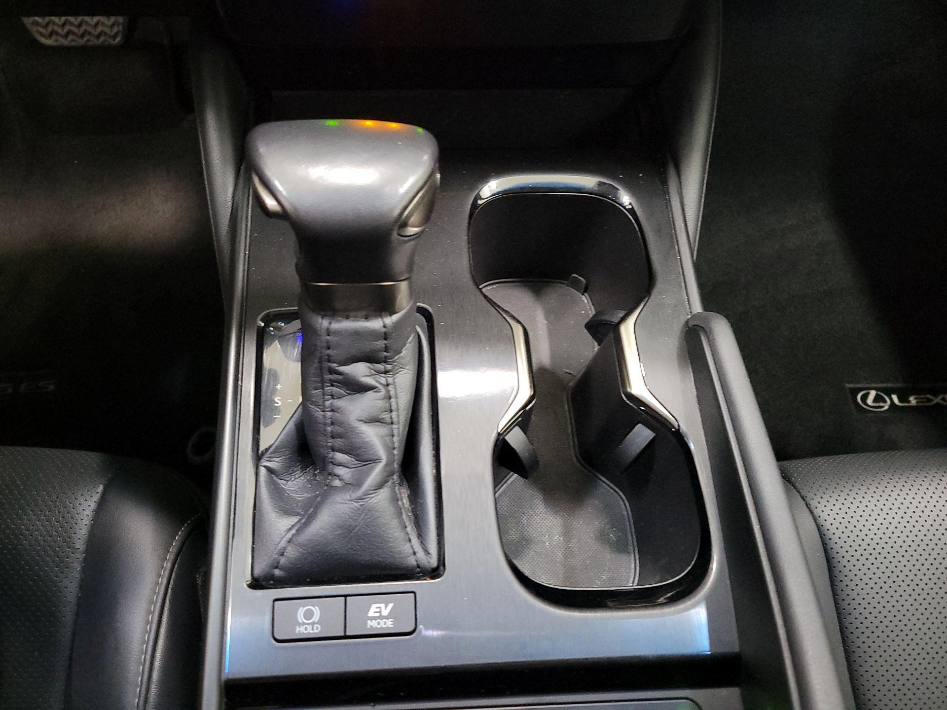 Thumbnail: 2023 Lexus ES - 17