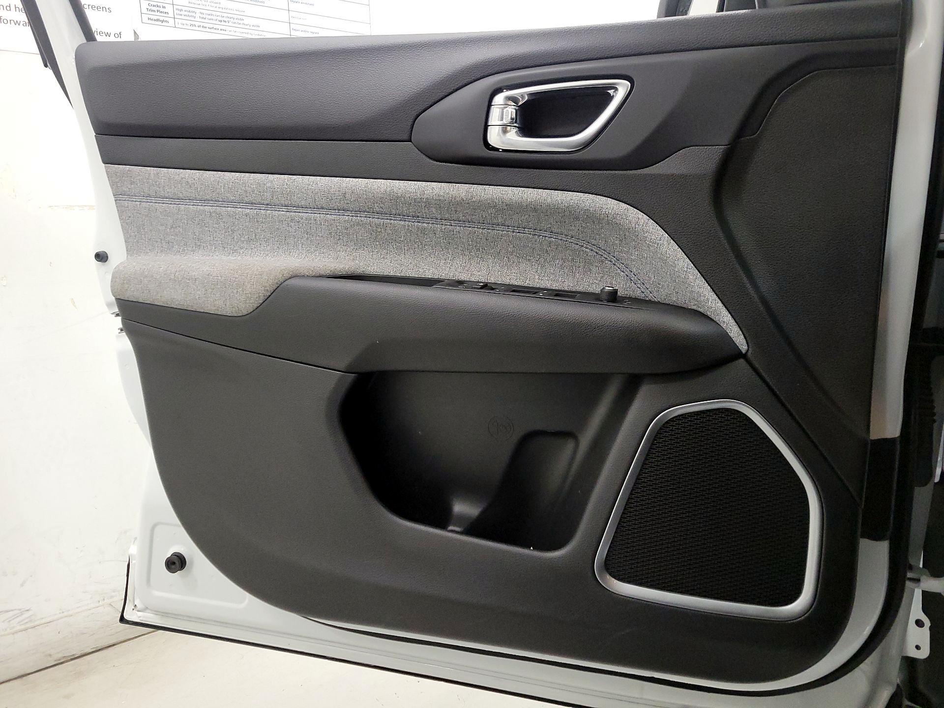 Thumbnail: 2022 Jeep Compass - 12