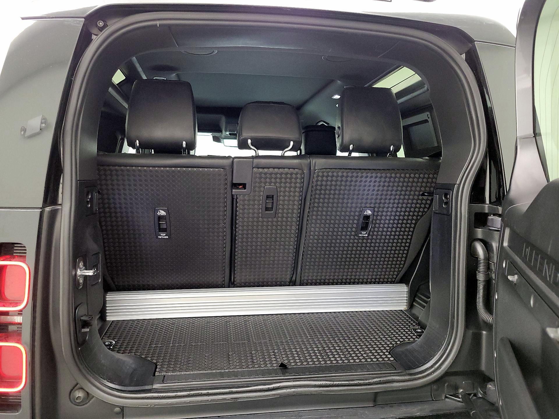 Thumbnail: 2022 Land Rover Defender - 20