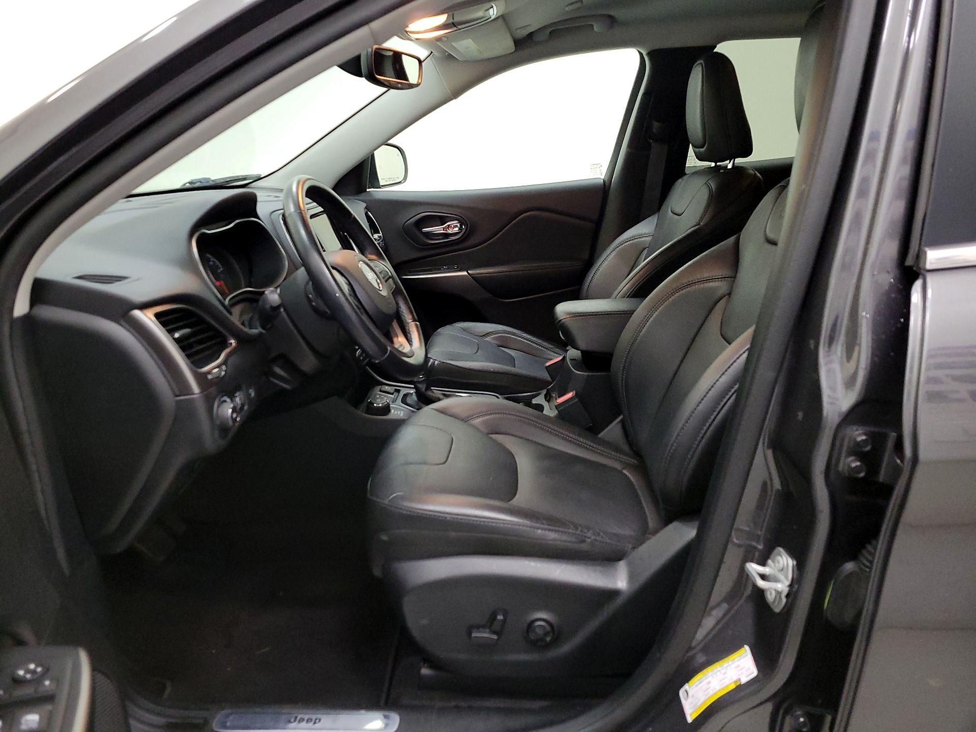 Thumbnail: 2020 Jeep Cherokee - 11