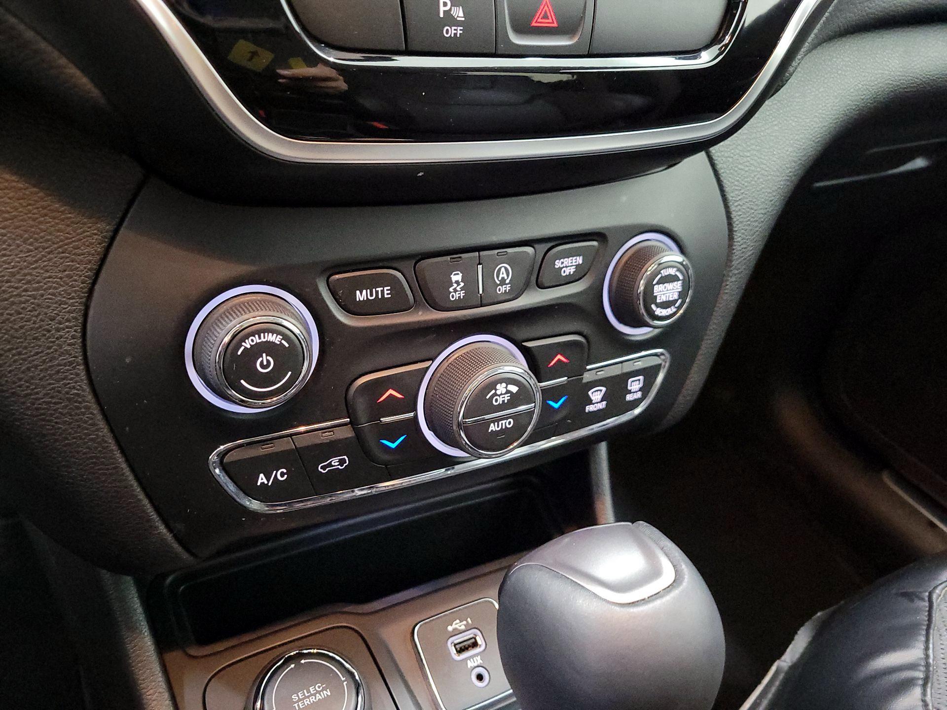 Thumbnail: 2020 Jeep Cherokee - 16