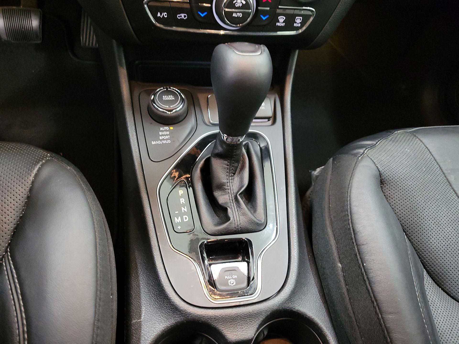 Thumbnail: 2020 Jeep Cherokee - 17