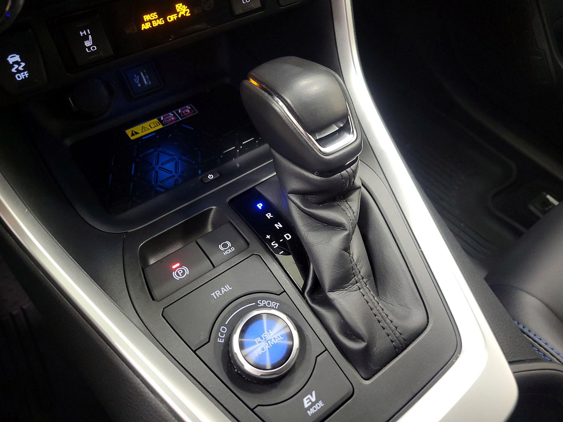 Thumbnail: 2025 Toyota RAV4 - 17