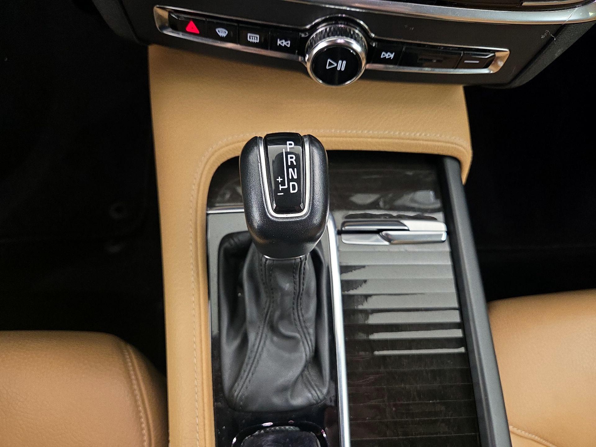 Thumbnail: 2018 Volvo S90 - 18