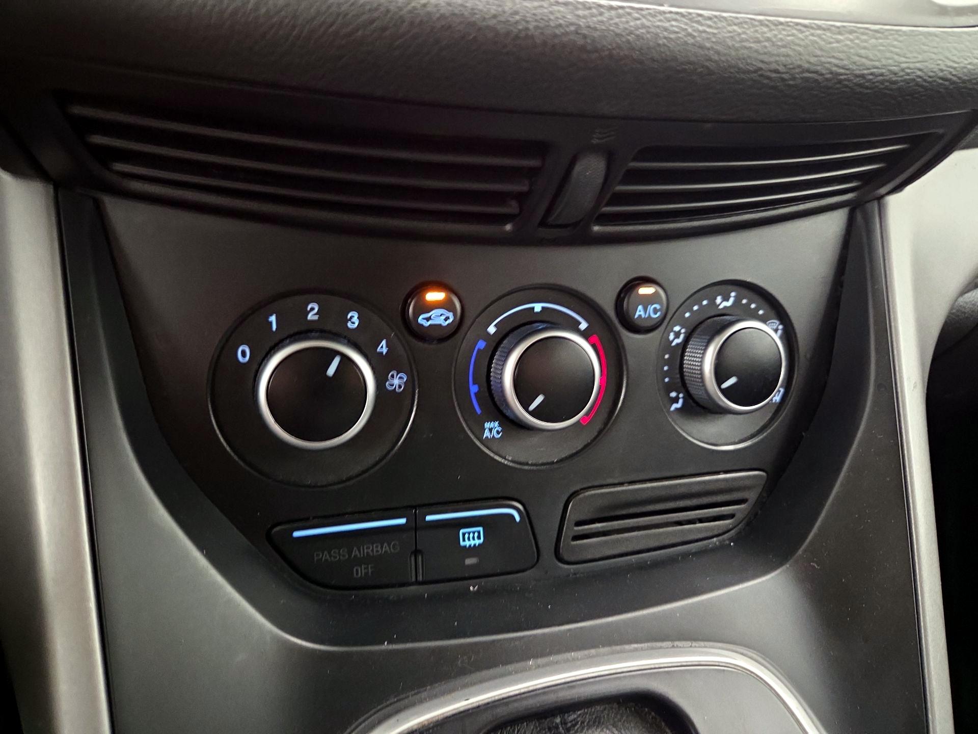 Thumbnail: 2014 Ford Escape - 16