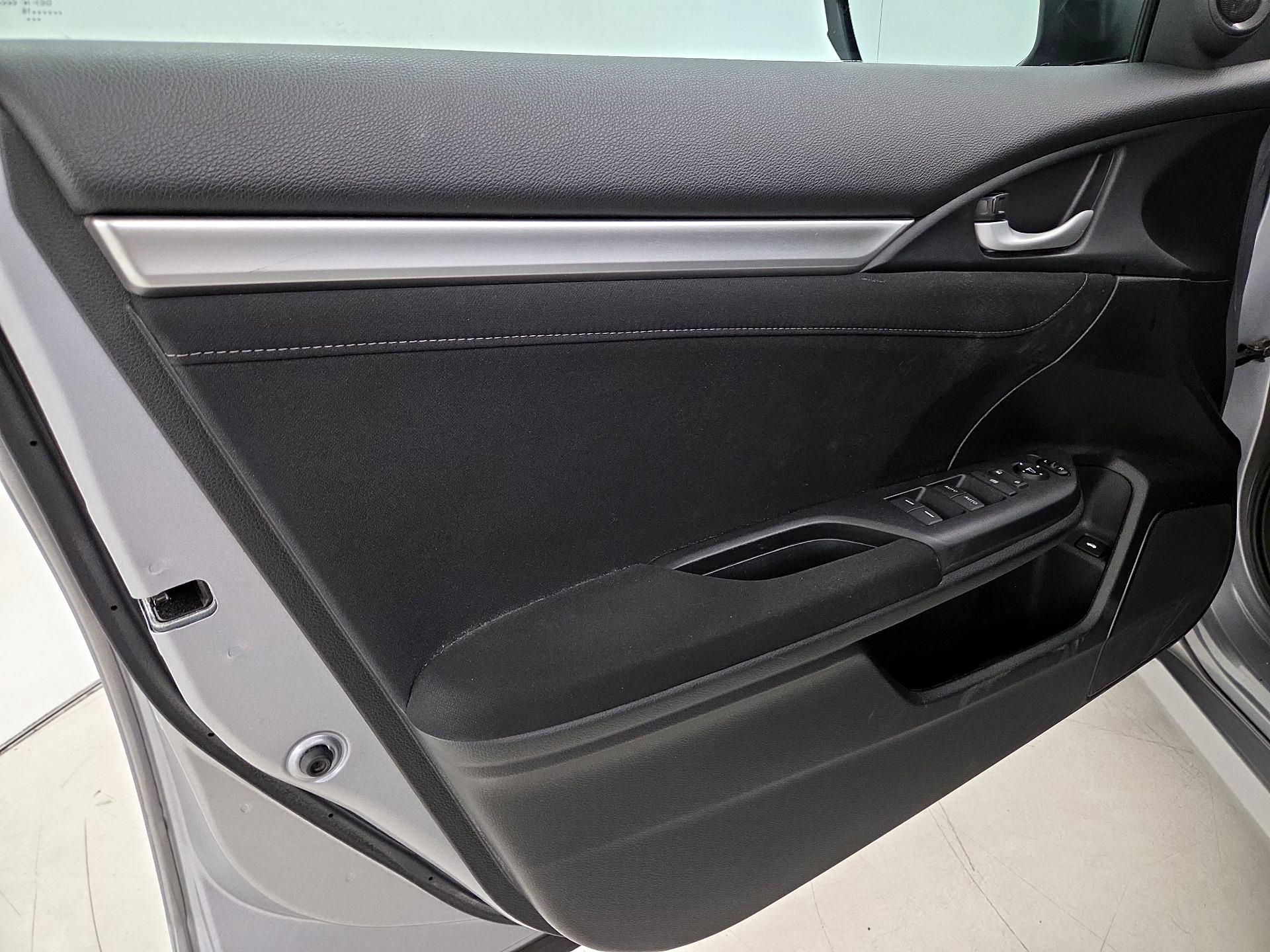 Thumbnail: 2016 Honda Civic - 12