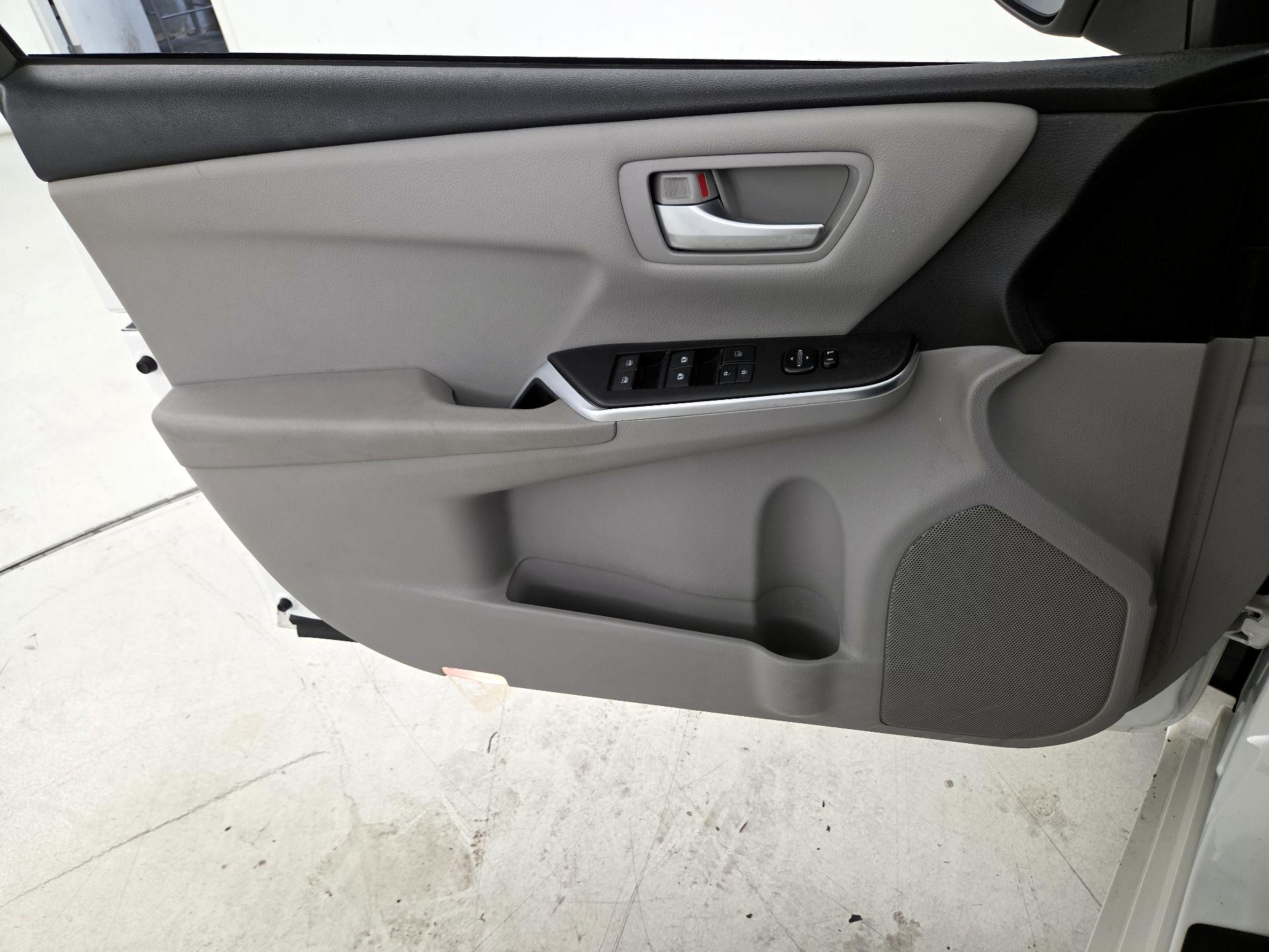 Thumbnail: 2017 Toyota Camry - 12